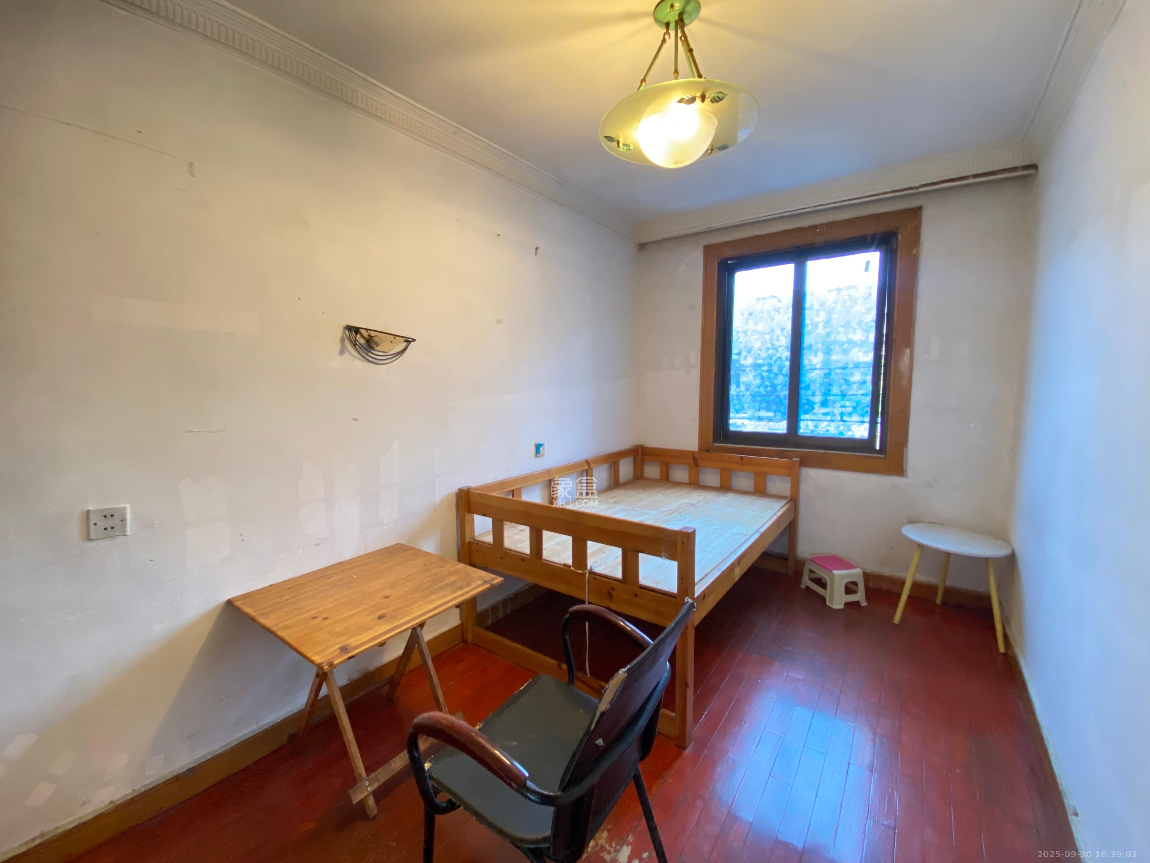 书院路电梯厂宿舍(宝塔山) 2室1厅1卫 1300.0元/月 书院路电梯厂宿舍(宝塔山) 2室1厅1卫 1300.0元/月室内图