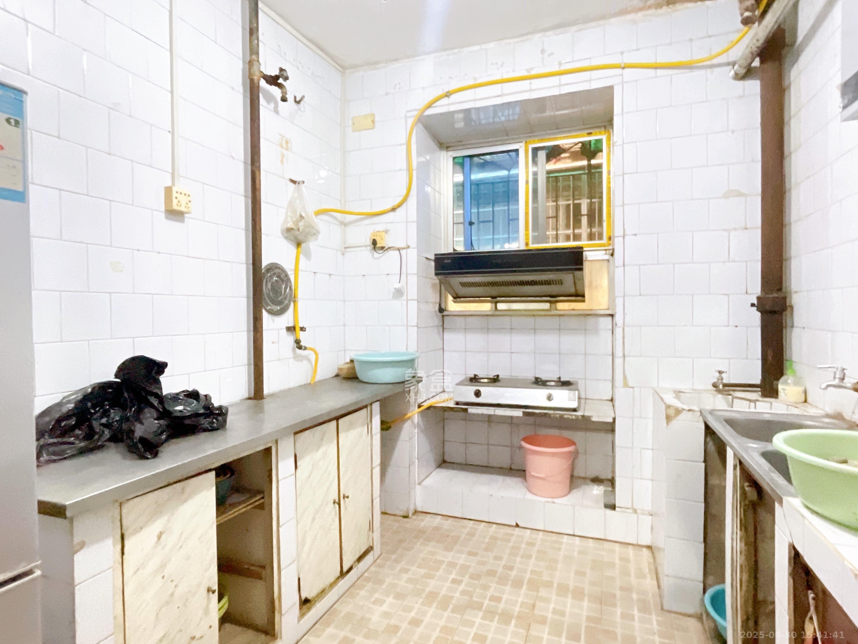 便河边社区 3室2厅2卫 2200.0元/月 便河边社区 3室2厅2卫 2200.0元/月室内图