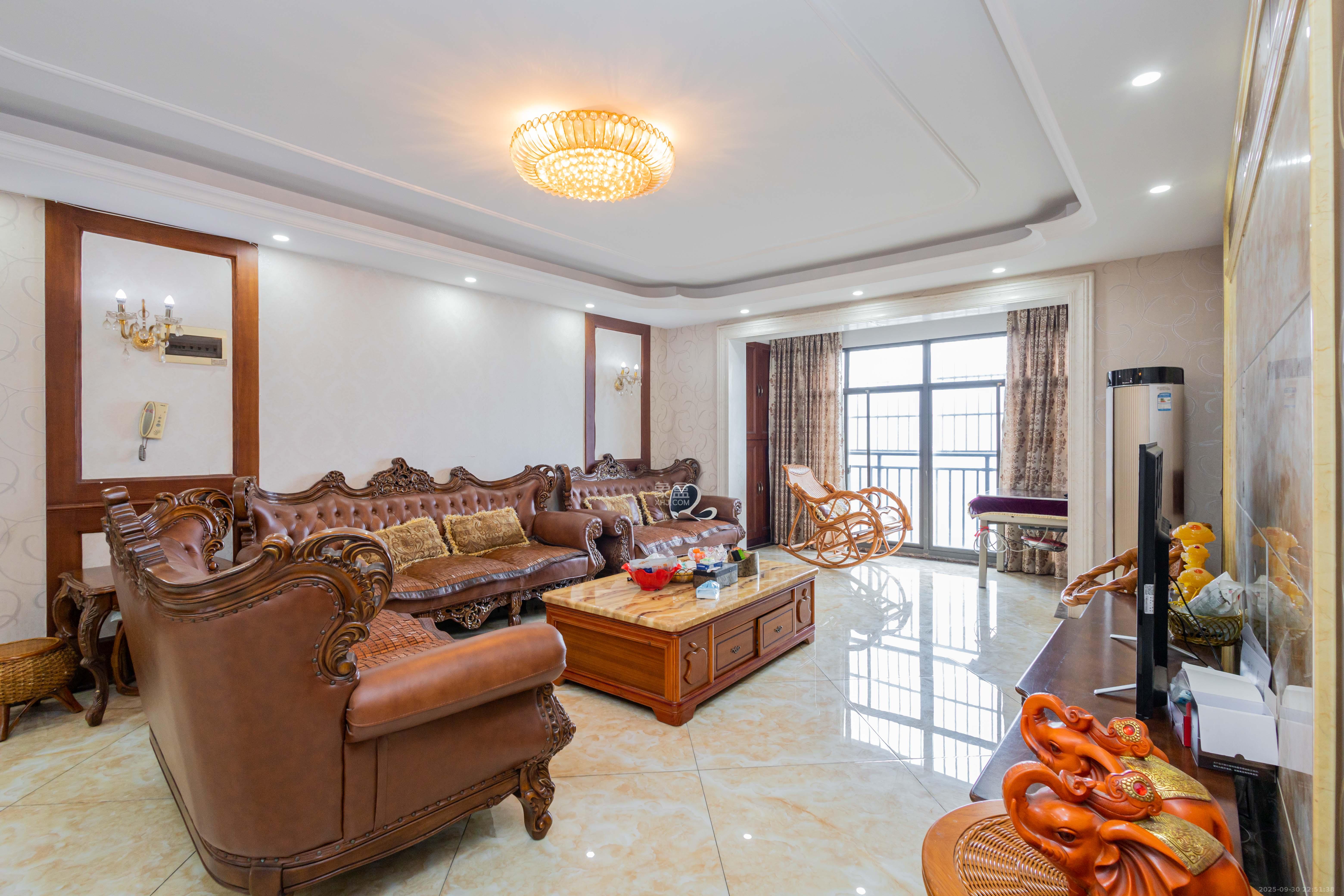 东岸梅园小区 4室2厅2卫 140.0万 东岸梅园小区 4室2厅2卫 140.0万客厅