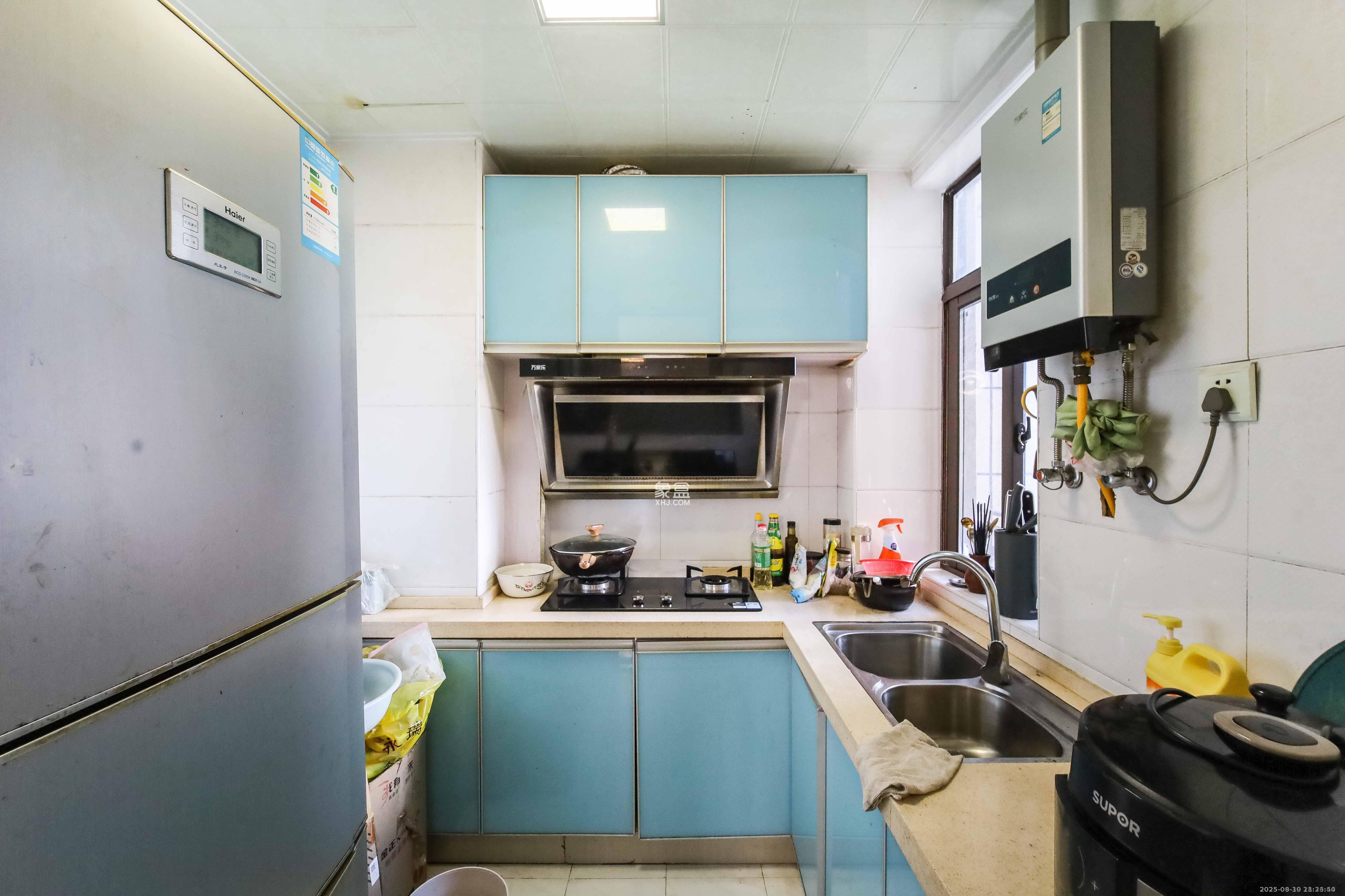 天下一家  3室2厅1卫    2700.0元/月室内图