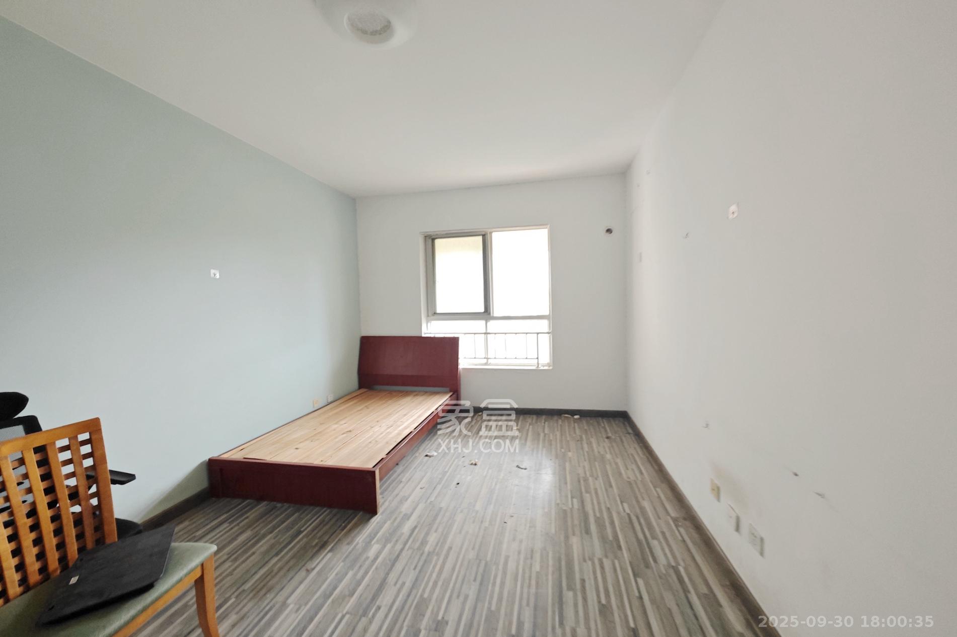 华雅花园 3室2厅4卫 108.0万 华雅花园 3室2厅4卫 108.0万卧室