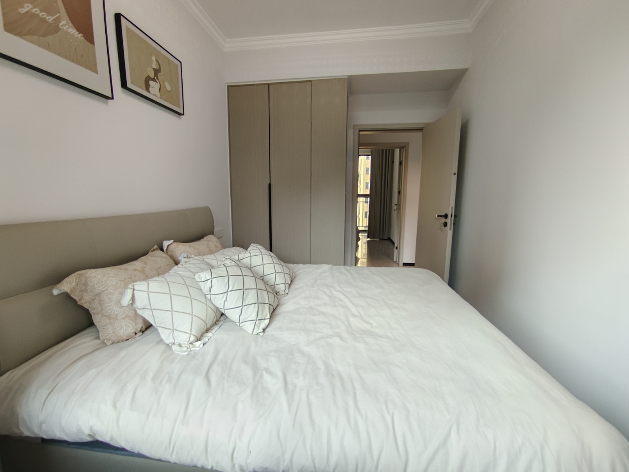 龙腾国际 3室2厅2卫 79.8万 龙腾国际 3室2厅2卫 79.8万室内图