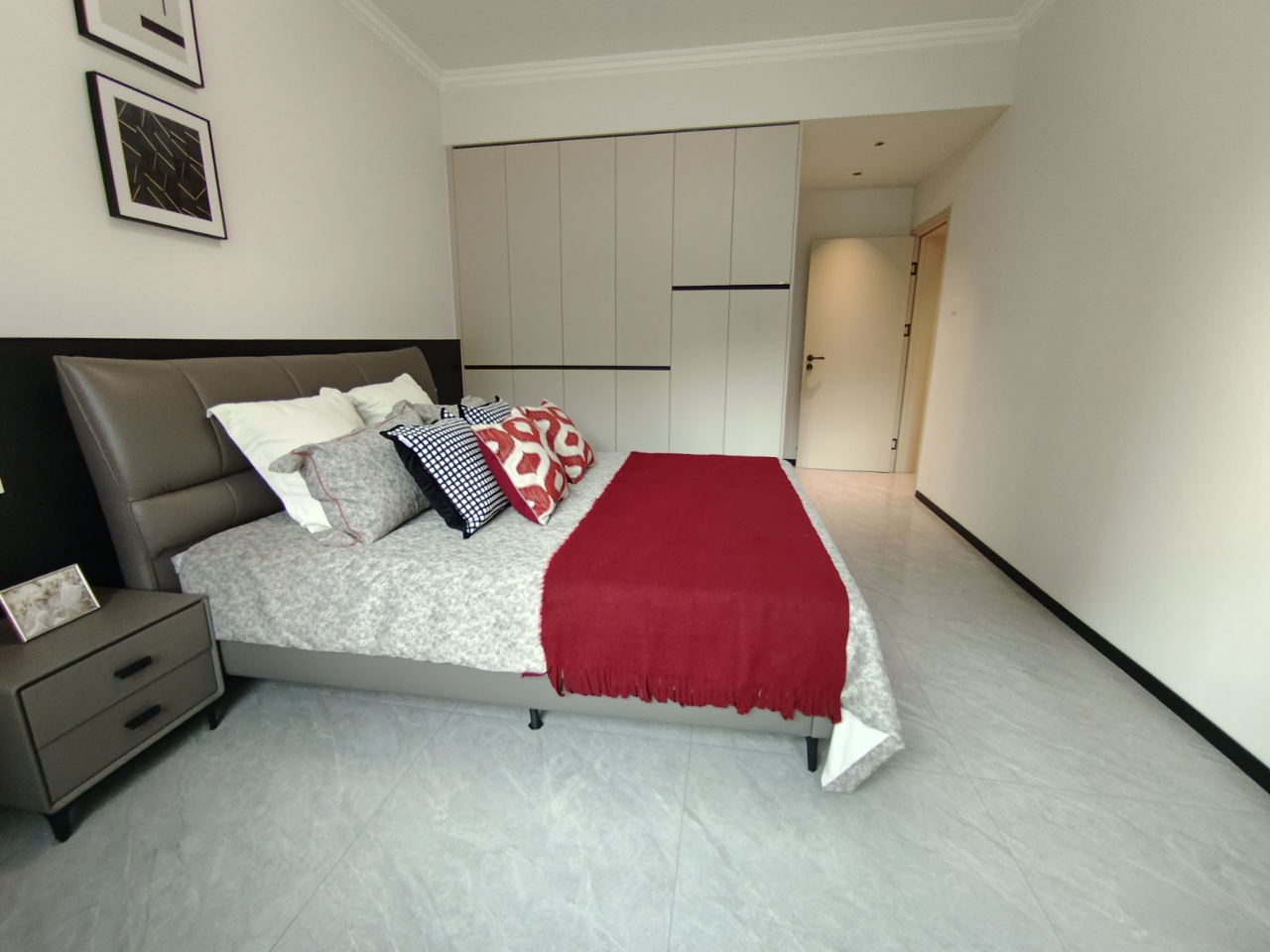 龙腾国际 3室2厅2卫 79.8万 龙腾国际 3室2厅2卫 79.8万室内图