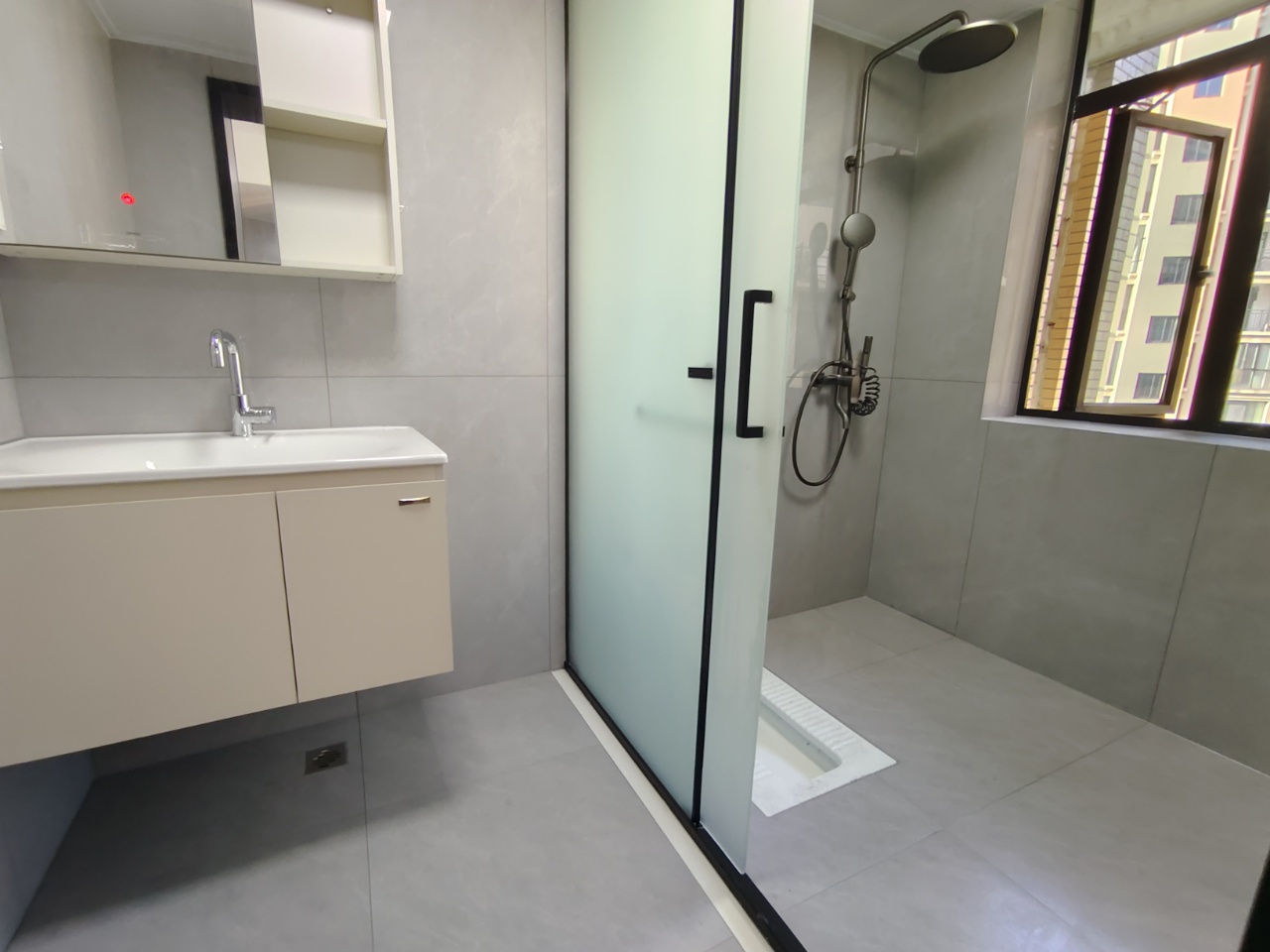 龙腾国际 3室2厅2卫 79.8万 龙腾国际 3室2厅2卫 79.8万室内图