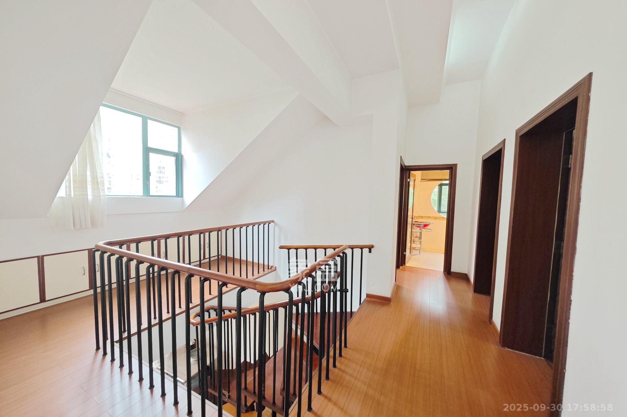 美林景园 6室3厅3卫 186.0万 美林景园 6室3厅3卫 186.0万其他