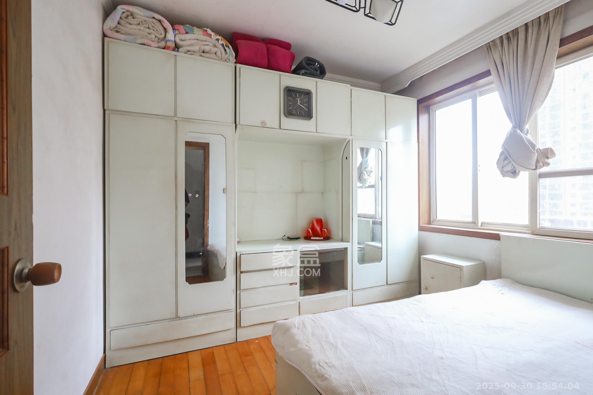 长沙船舶厂宿舍  1室2厅2卫    68.0万卧室