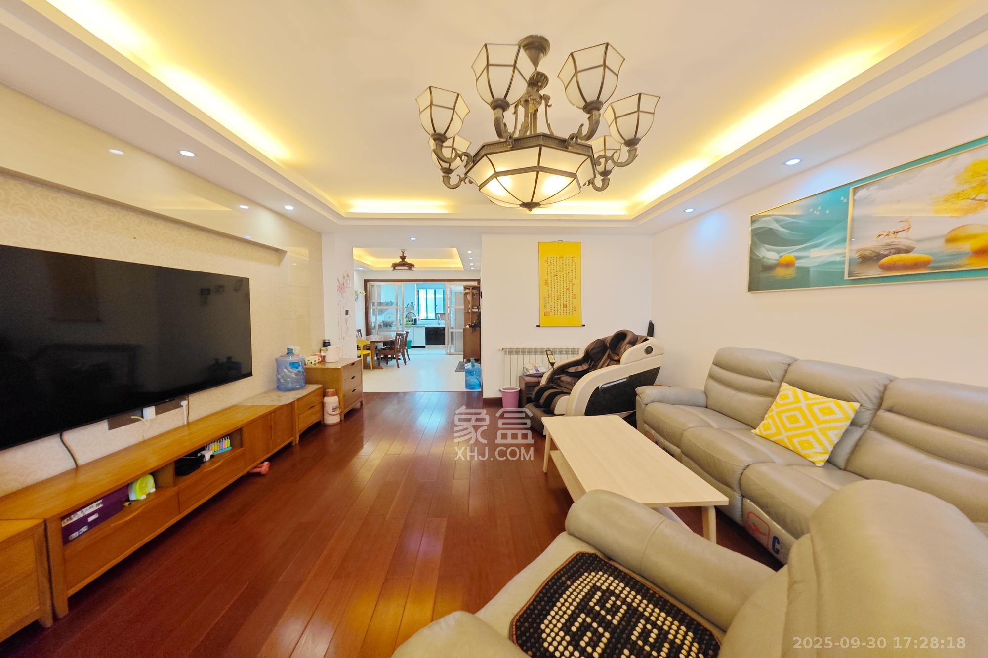 中江佳境天成 4室2厅2卫 139.0万 中江佳境天成 4室2厅2卫 139.0万客厅