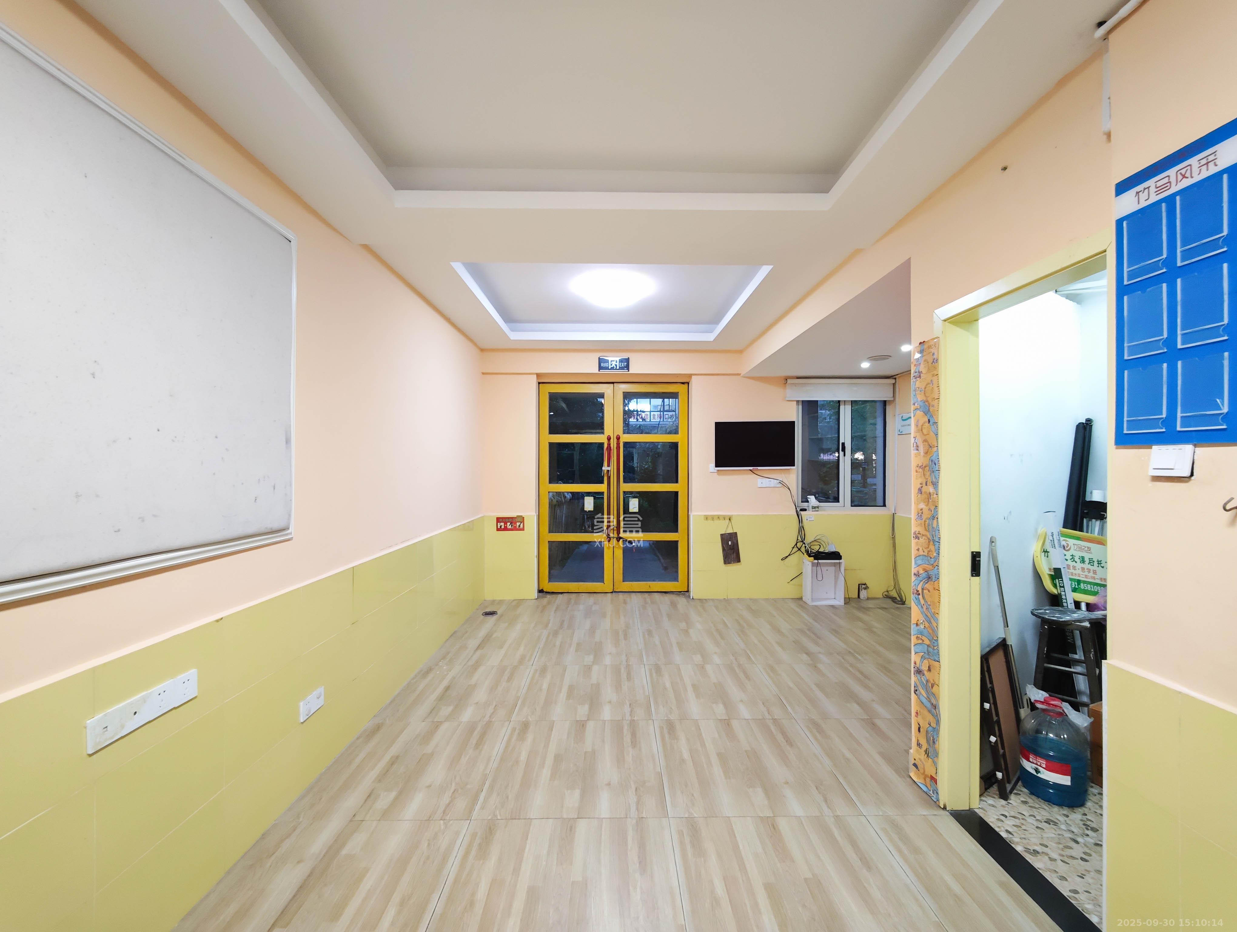 五矿万境水岸二期(五矿万境水岸和苑) 2室2厅1卫 100.0万 五矿万境水岸二期(五矿万境水岸和苑) 2室2厅1卫 100.0万客厅