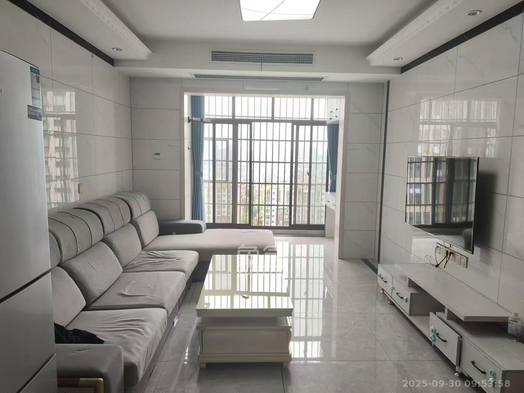 华润置地广场二期  3室2厅2卫    2800.0元/月室内图