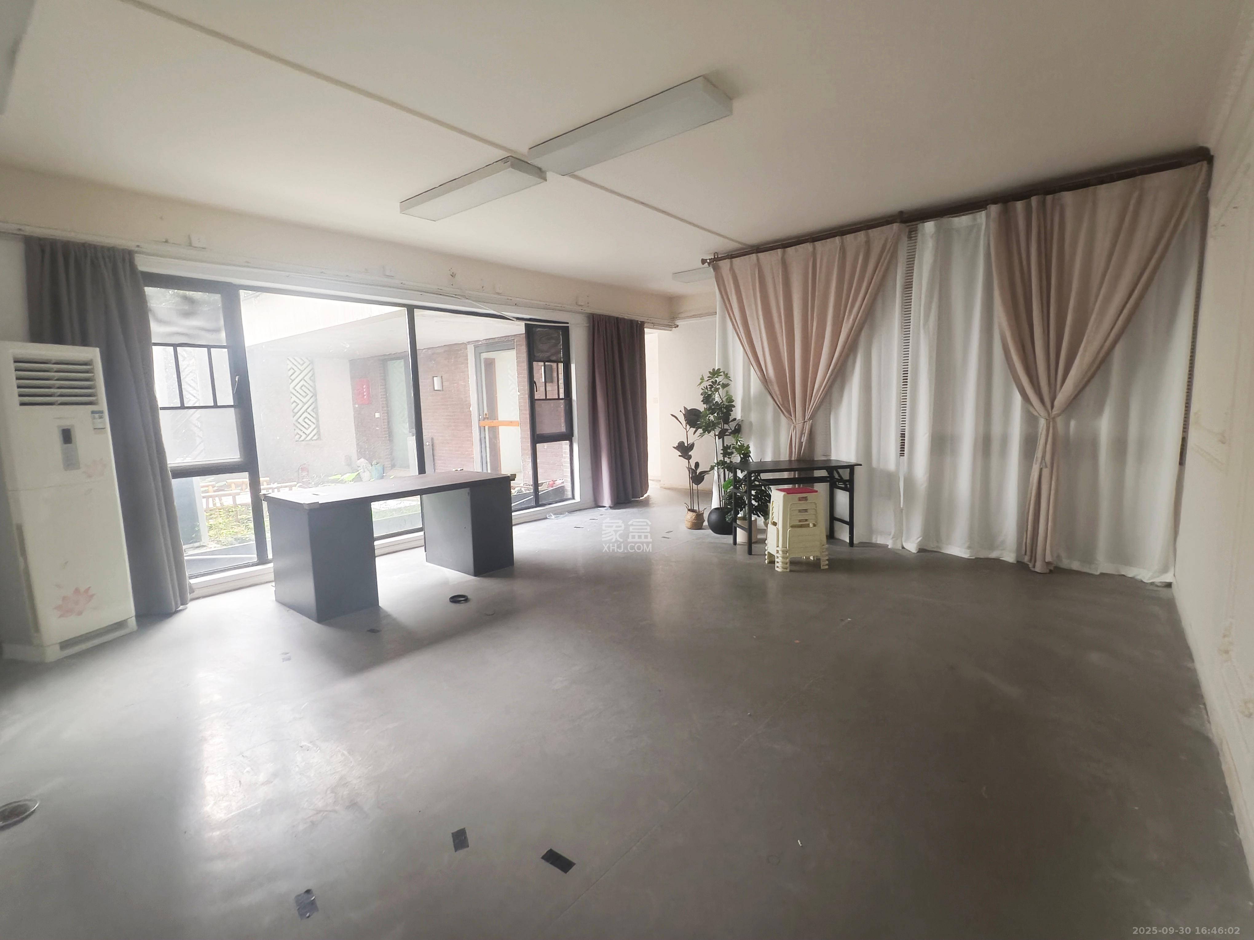 万科城 5室2厅2卫 7000.0元/月 万科城 5室2厅2卫 7000.0元/月室内图