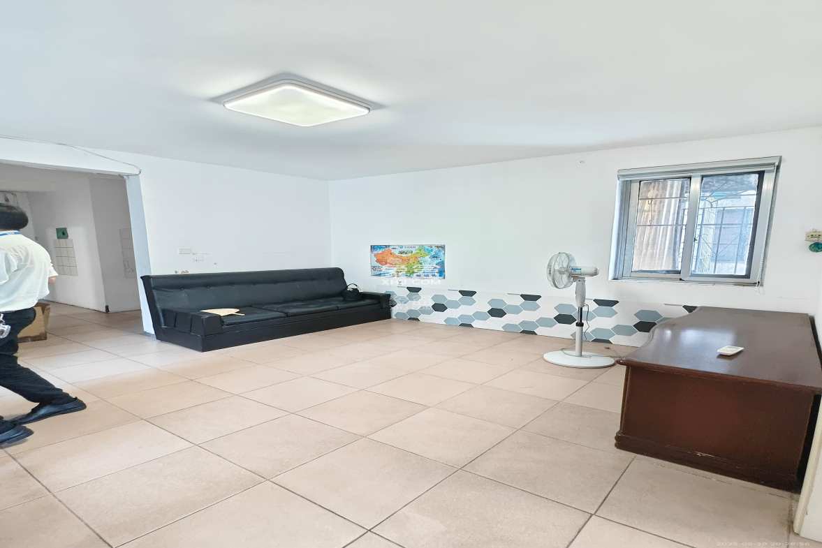 上民航宿舍 2室1厅1卫 2000.00元/月 上民航宿舍 2室1厅1卫 2000.00元/月室内图