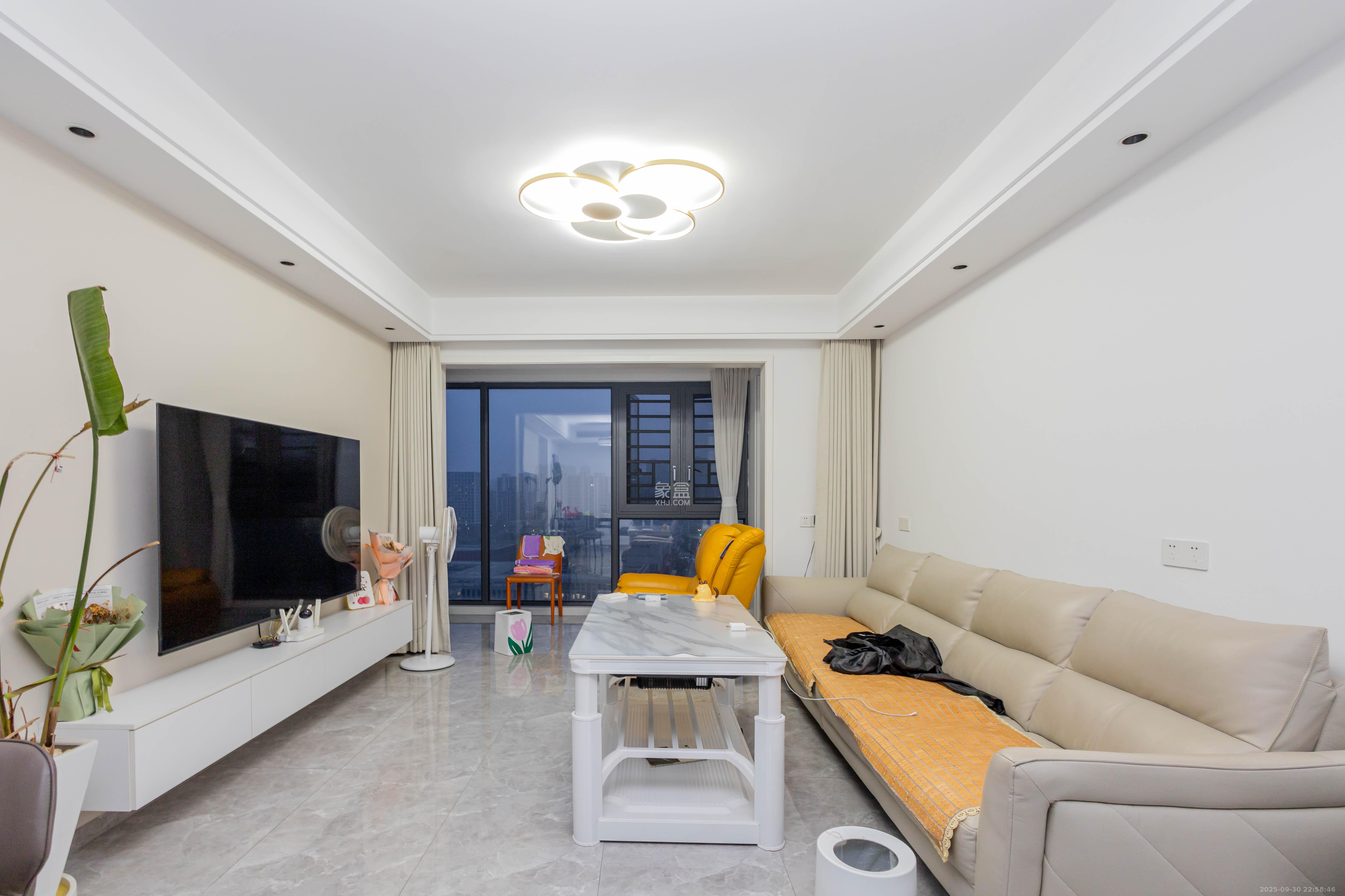 中交中央公园D5区 3室2厅2卫 155.0万 中交中央公园D5区 3室2厅2卫 155.0万客厅