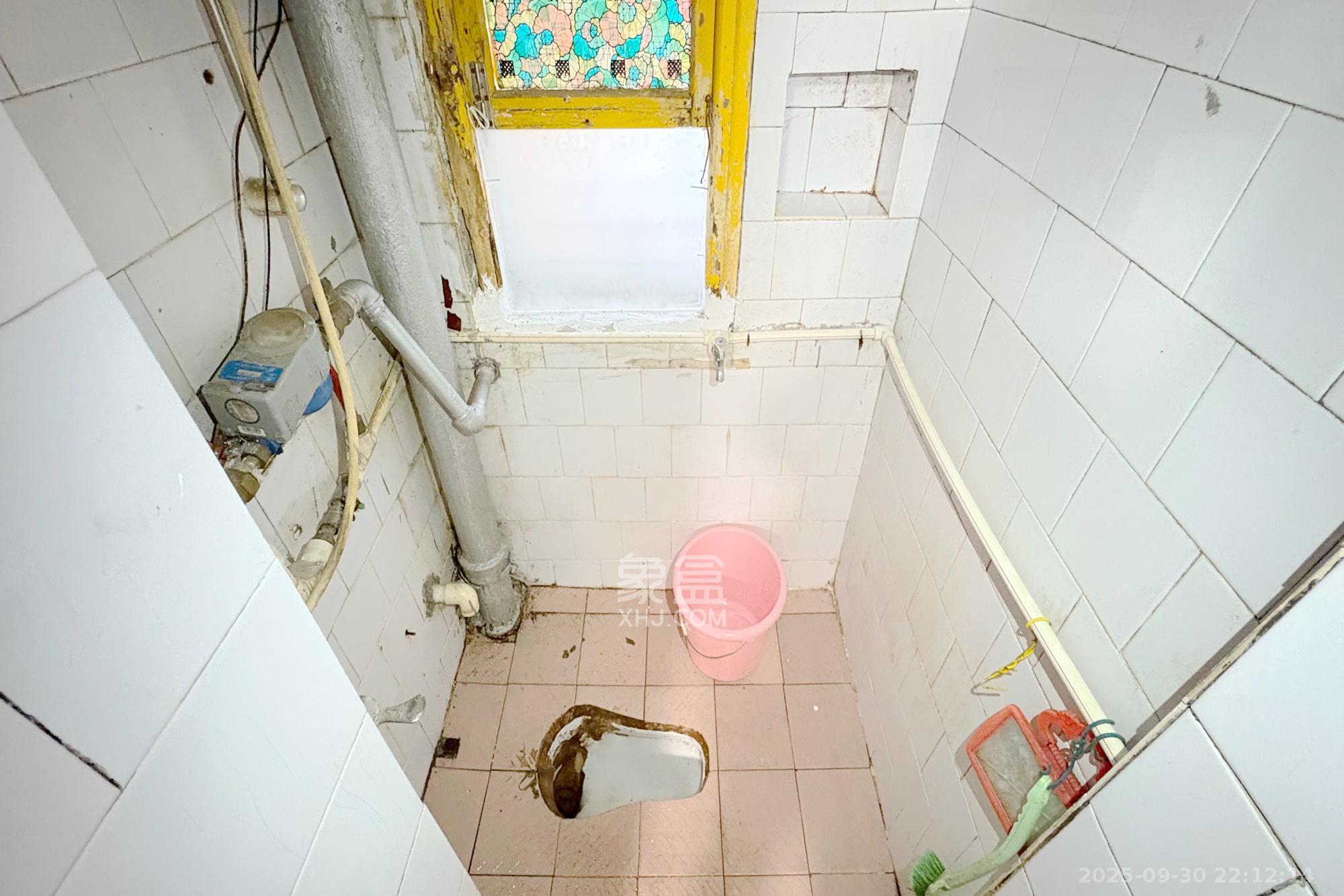 吉景小区  2室1厅1卫    39.8万卫生间