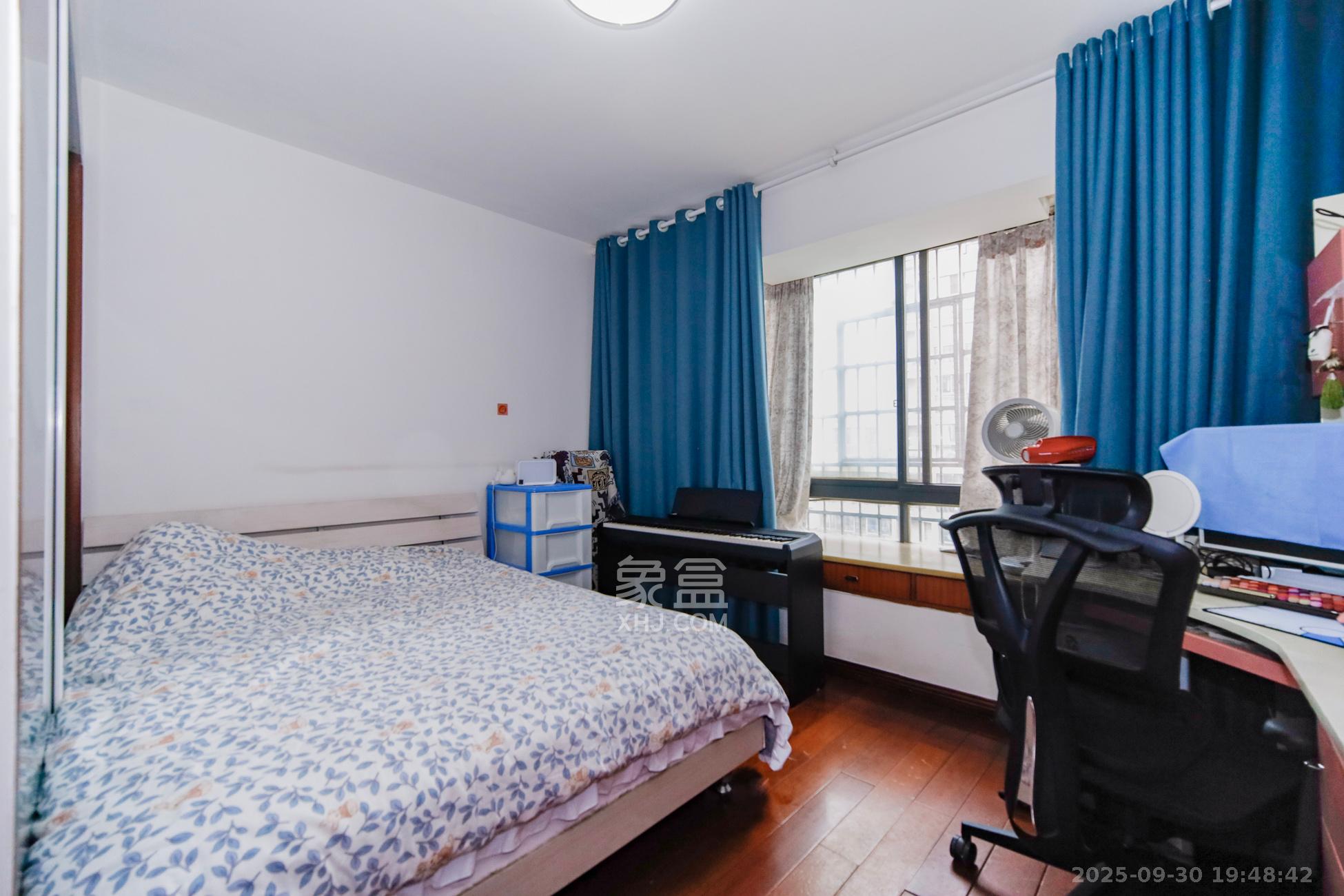 湘水一城(一期)  3室2厅2卫    90.0万卧室