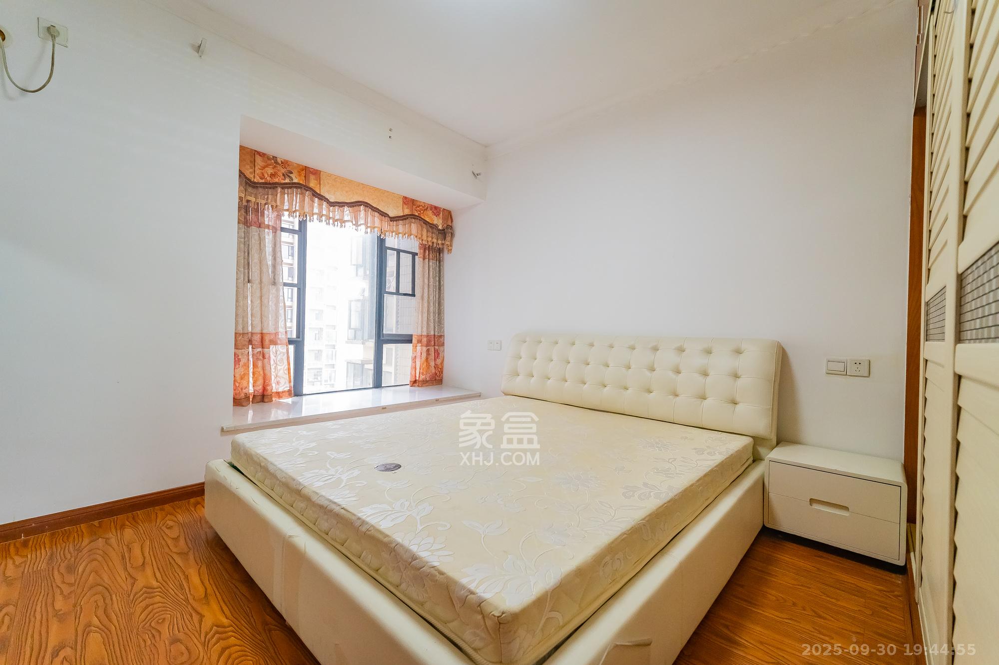 蓝山郡  3室2厅1卫    78.0万 蓝山郡  3室2厅1卫    78.0万卧室