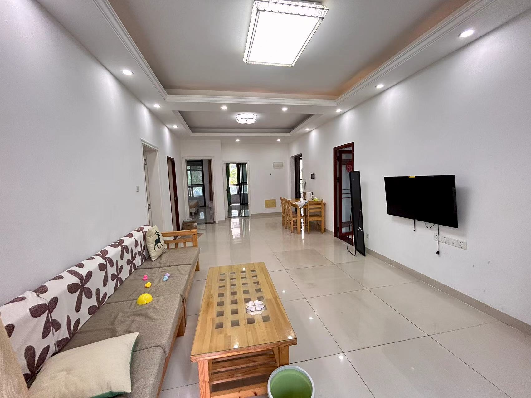 滨海新天地 3室2厅1卫 2300.0元/月 滨海新天地 3室2厅1卫 2300.0元/月室内图