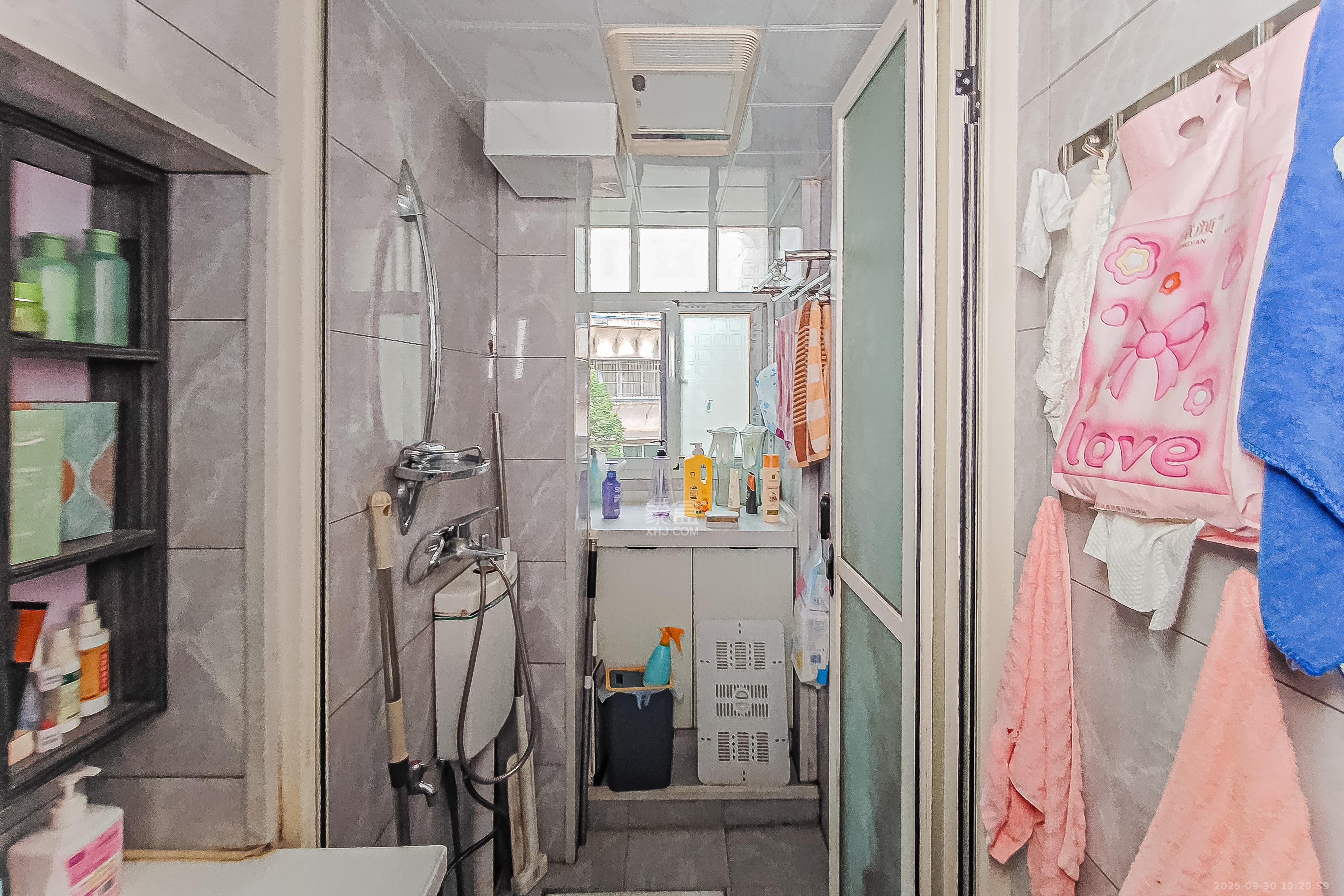 静谧园  3室1厅1卫    40.0万卫生间