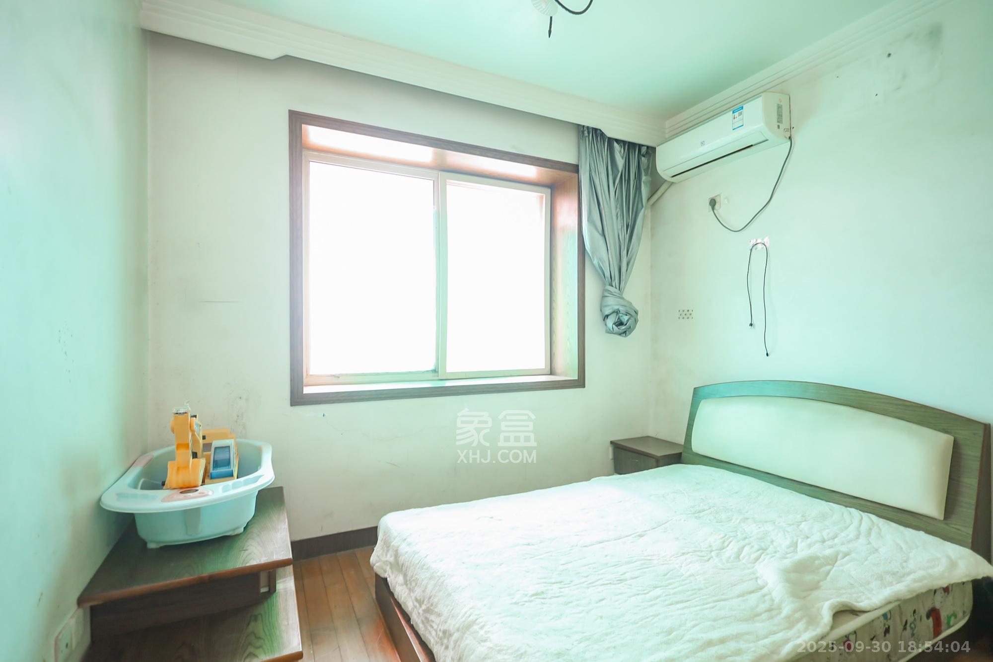 长沙船舶厂宿舍 1室2厅2卫 68.0万 长沙船舶厂宿舍 1室2厅2卫 68.0万卧室