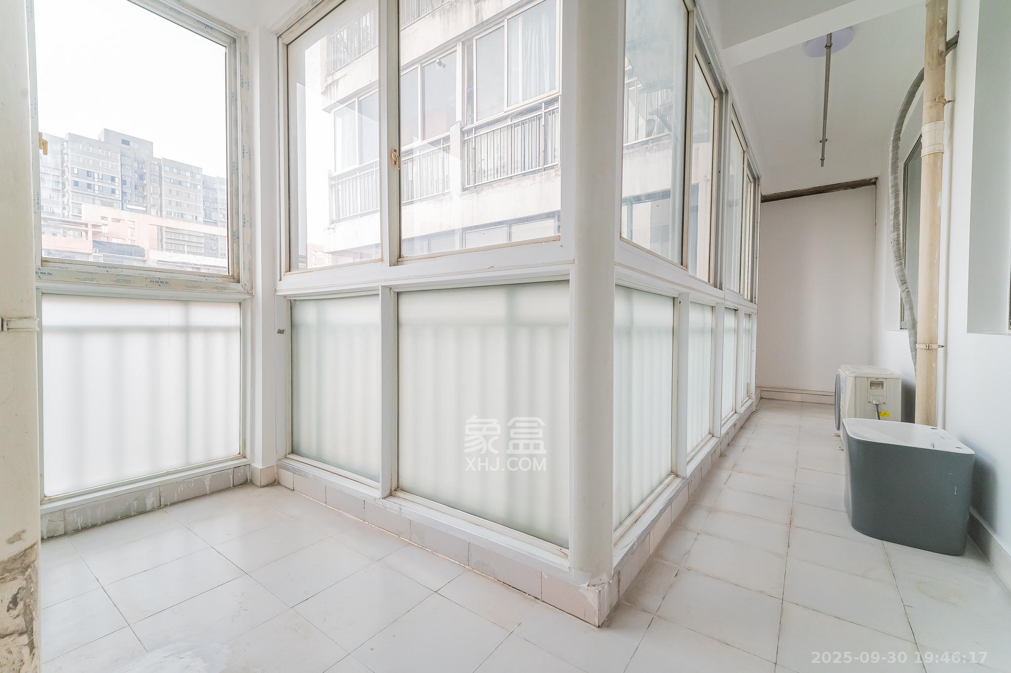 阳光丽景  3室2厅2卫    79.8万阳台