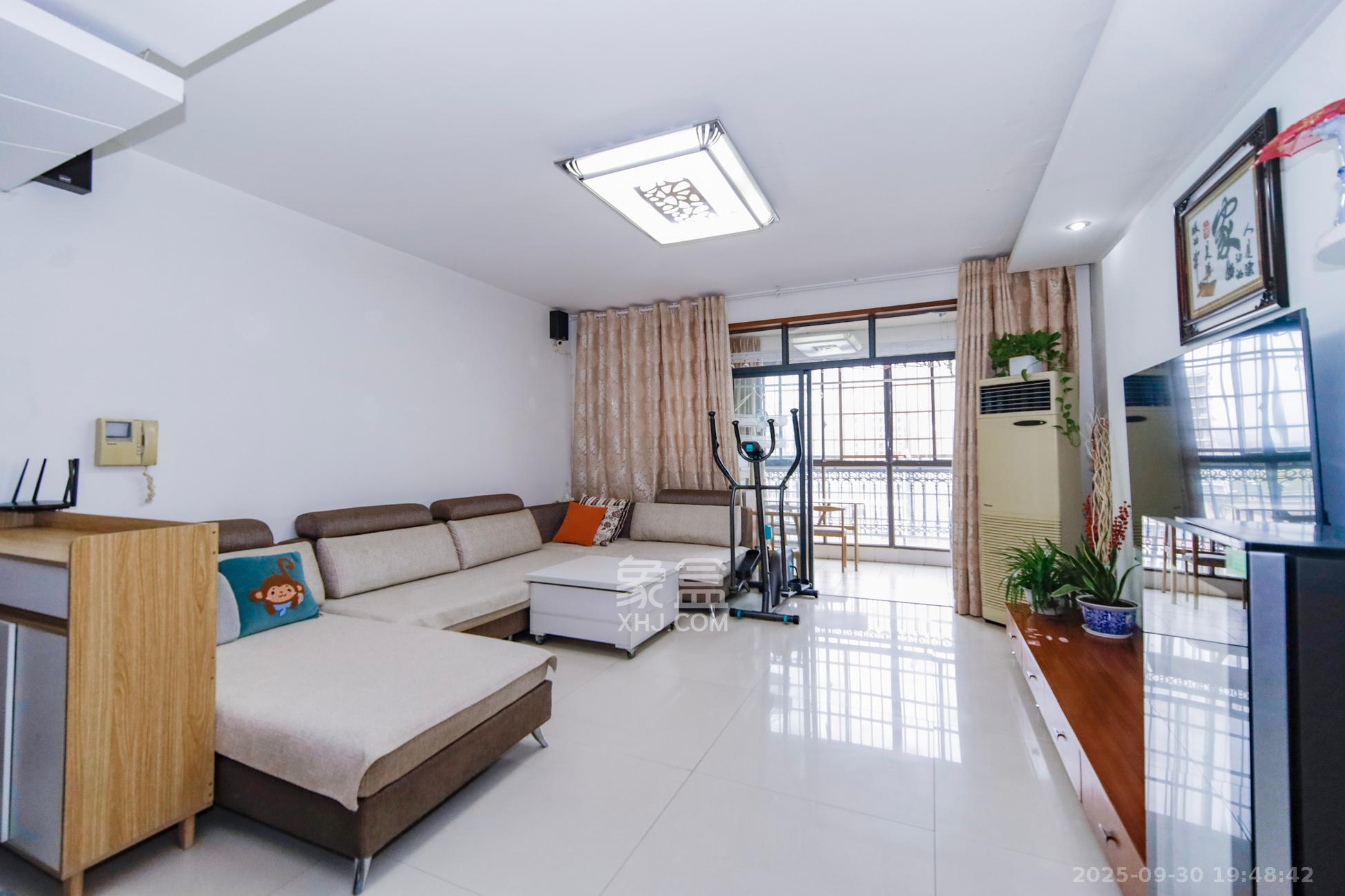 湘水一城(一期)  3室2厅2卫    90.0万客厅