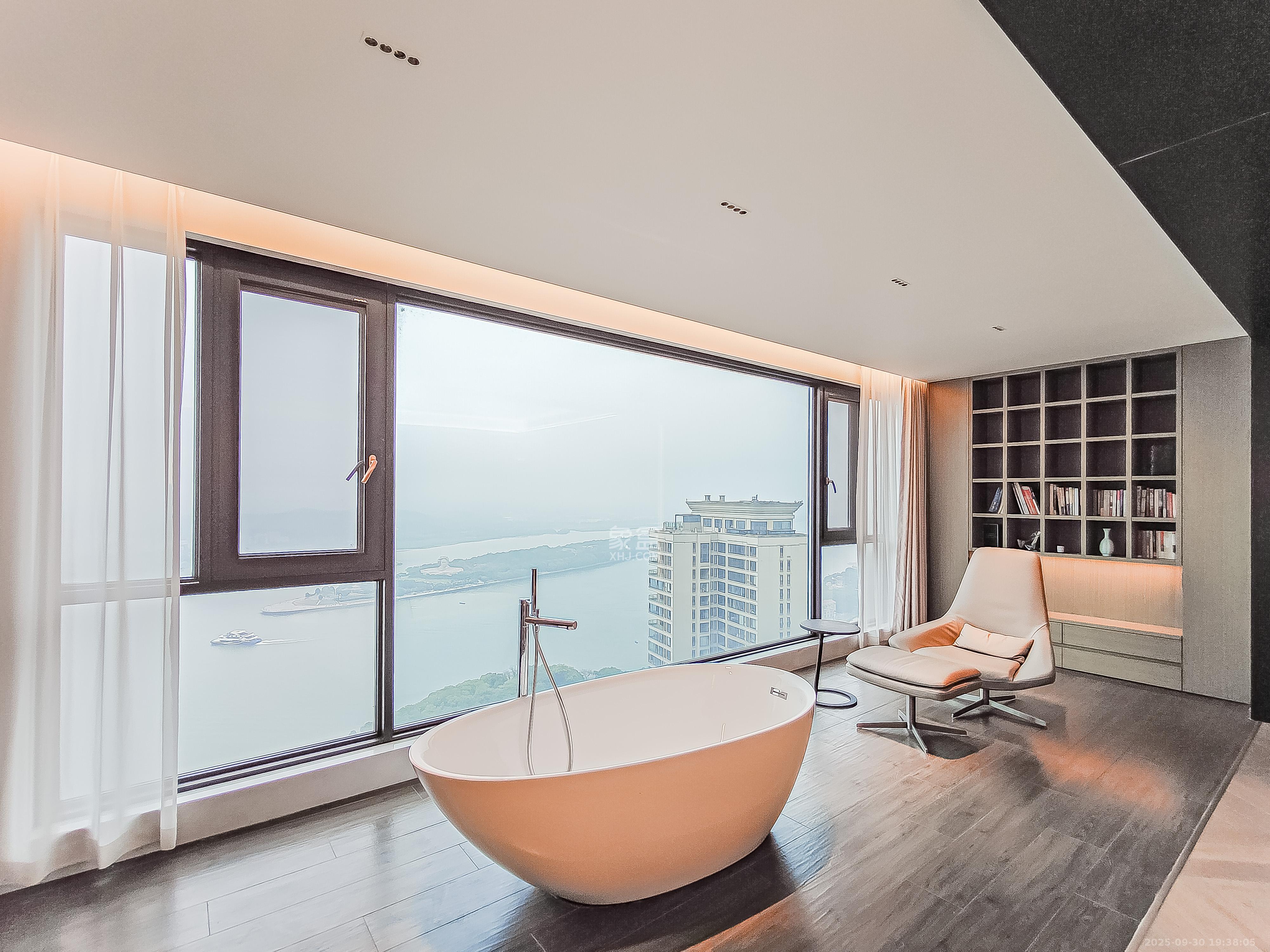 中建江山壹号  1室2厅4卫    880.0万阳台