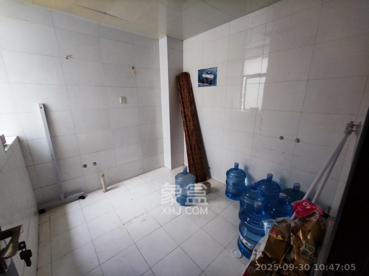 西子花苑 3室2厅1卫 2700.0元/月 西子花苑 3室2厅1卫 2700.0元/月室内图