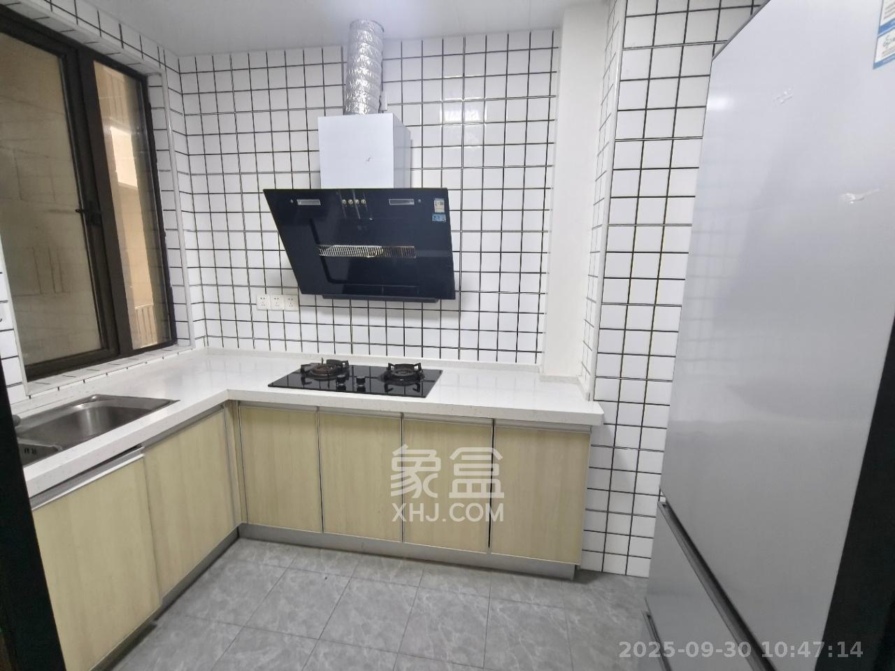 长燃润和天地(长润小区印湘江) 4室2厅2卫 2100.0元/月 长燃润和天地(长润小区印湘江) 4室2厅2卫 2100.0元/月室内图