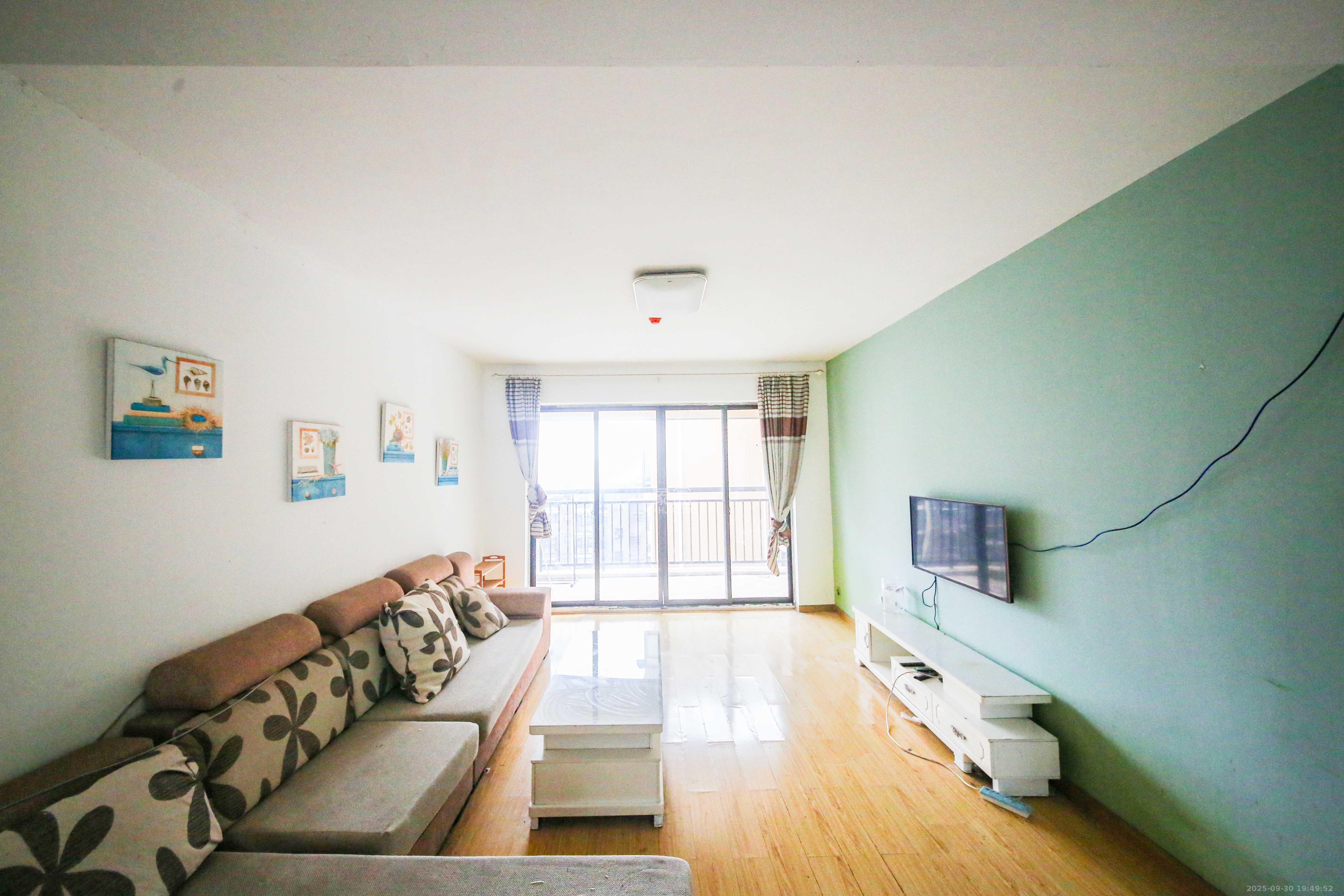 龙骧佳苑 4室2厅2卫 96.0万 龙骧佳苑 4室2厅2卫 96.0万客厅