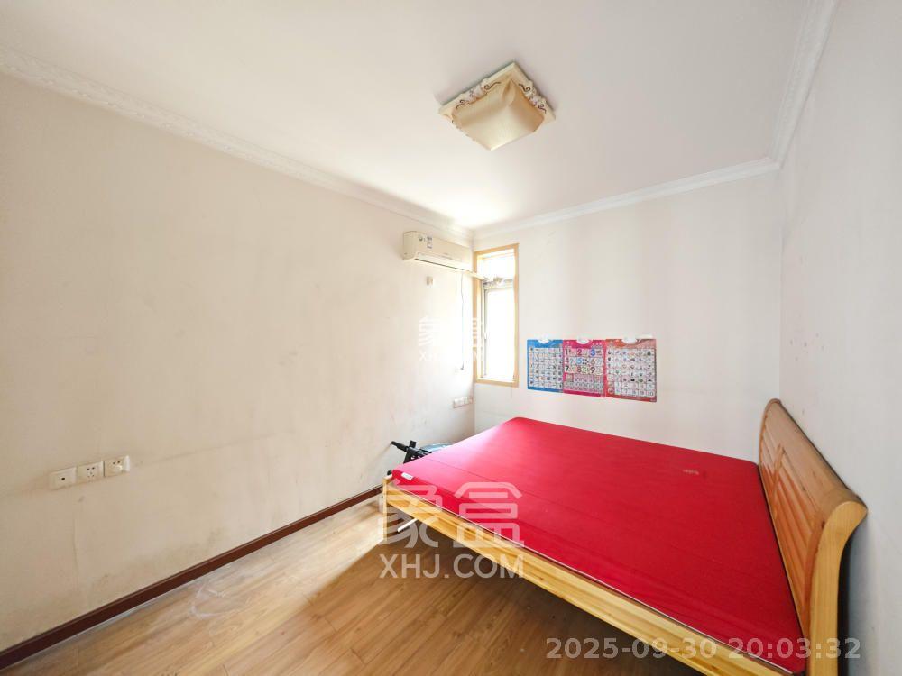 鄱阳小区 3室2厅1卫 1300.0元/月 鄱阳小区 3室2厅1卫 1300.0元/月室内图