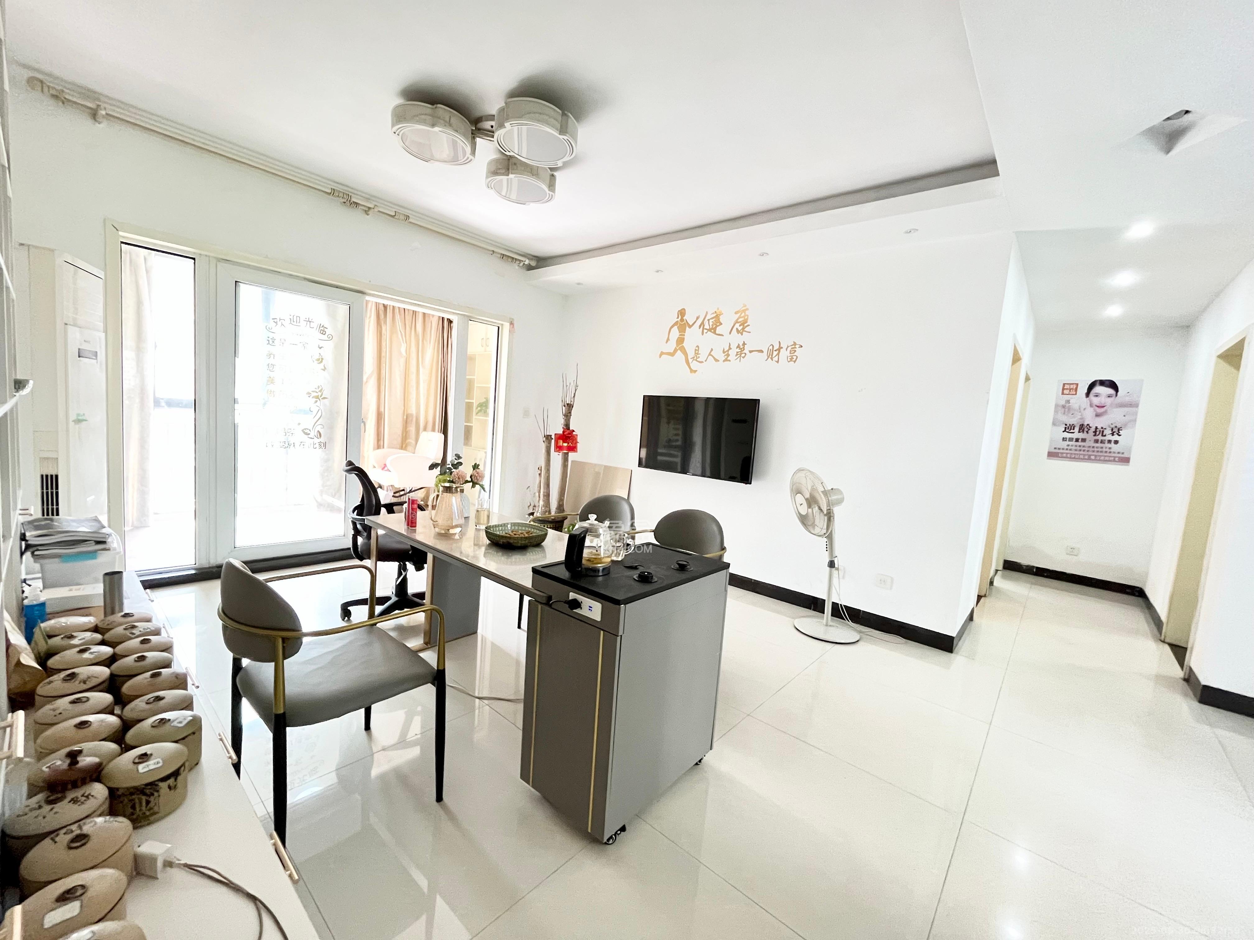 万国城(当代满庭春MOMA)一期 2室2厅1卫 2000.0元/月 万国城(当代满庭春MOMA)一期 2室2厅1卫 2000.0元/月室内图