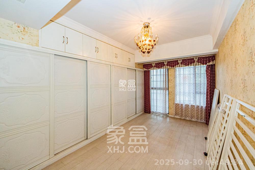 英祥春天  3室2厅2卫    2800.0元/月室内图