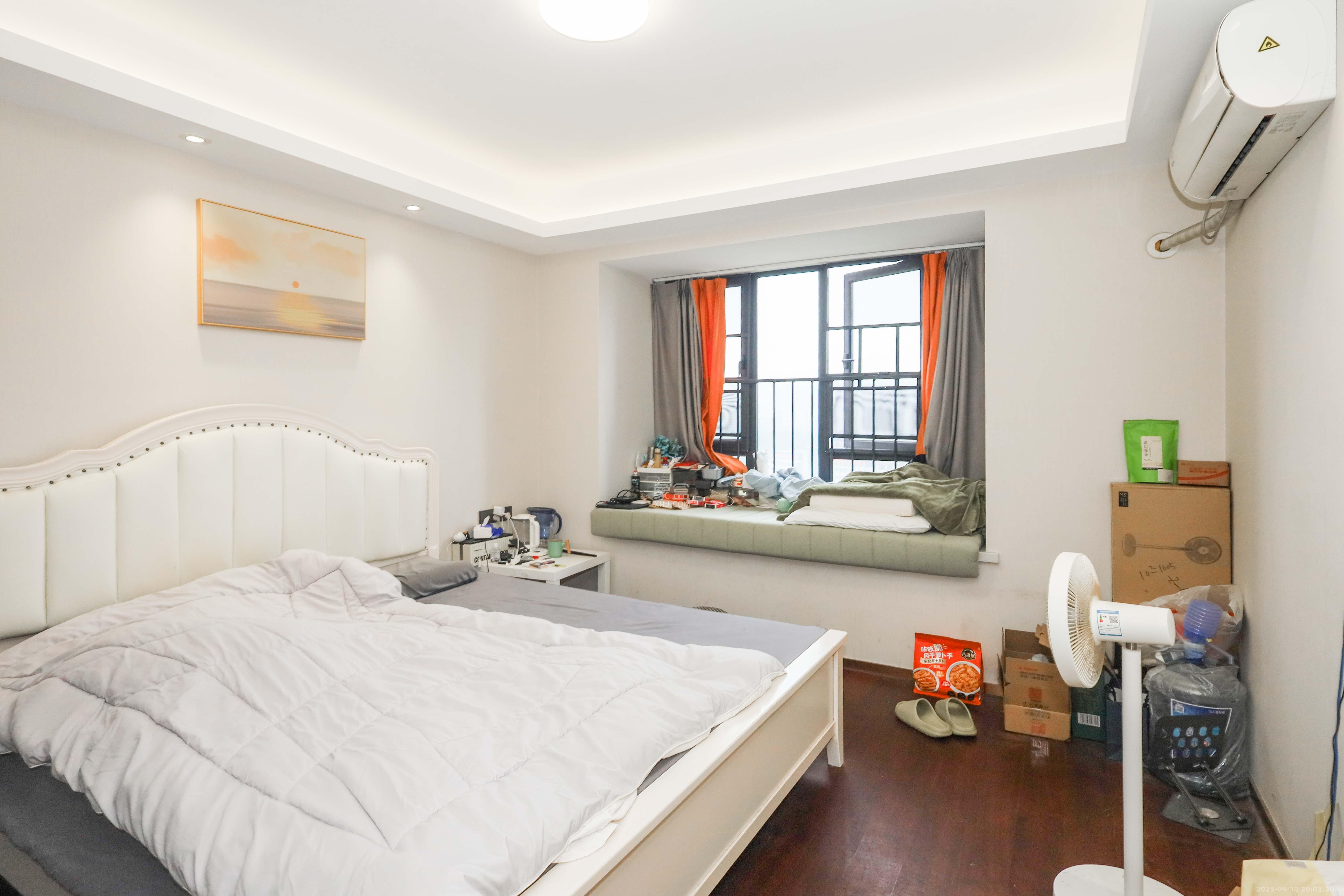 梅溪悦章  4室2厅2卫    180.0万卧室