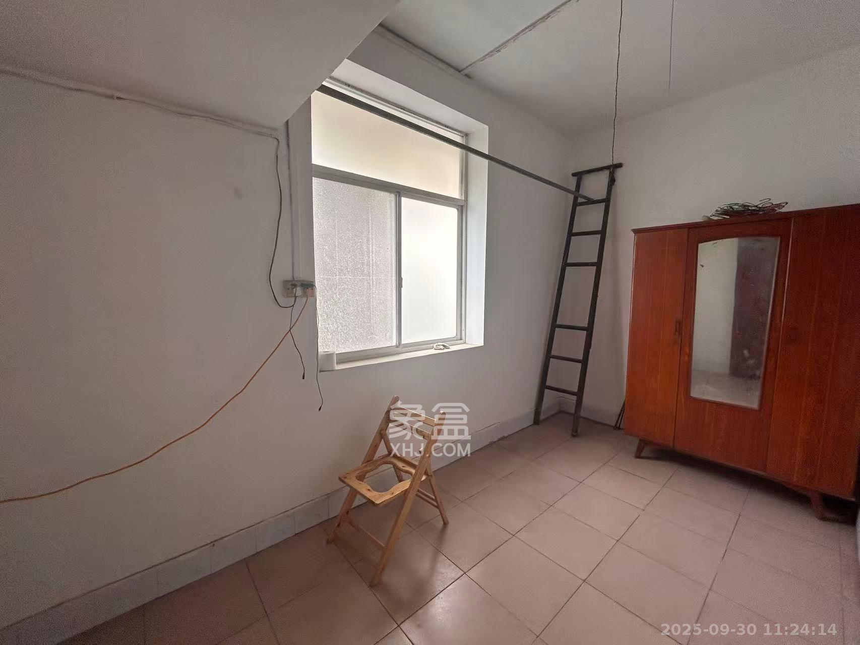 湖开小区(湖南开关厂宿舍)/南大桥社区 3室1厅1卫 1100.0元/月 湖开小区(湖南开关厂宿舍)/南大桥社区 3室1厅1卫 1100.0元/月室内图