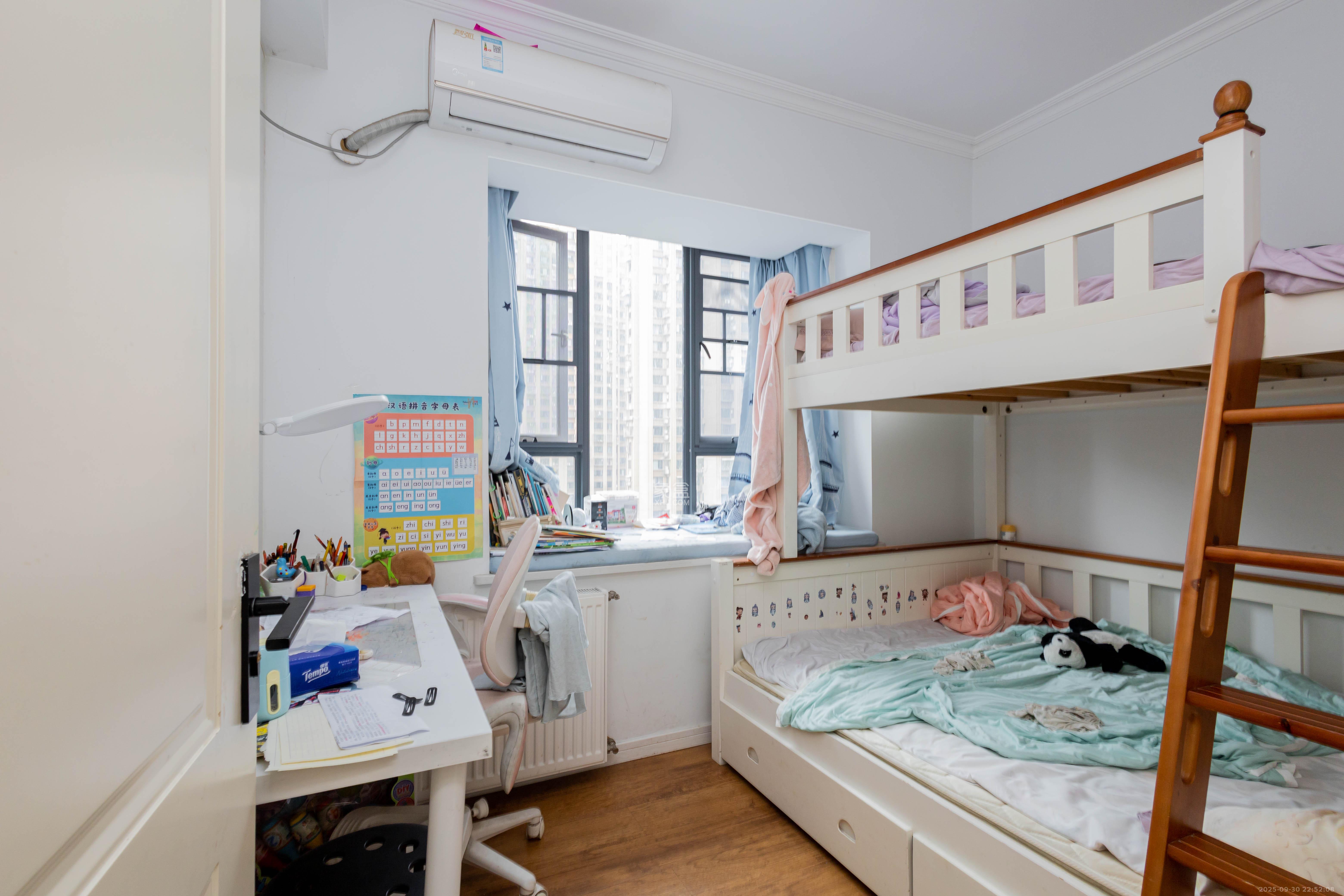 爵世名邸东湖(东湖壹号企业总部基地) 3室2厅2卫 106.0万 爵世名邸东湖(东湖壹号企业总部基地) 3室2厅2卫 106.0万卧室