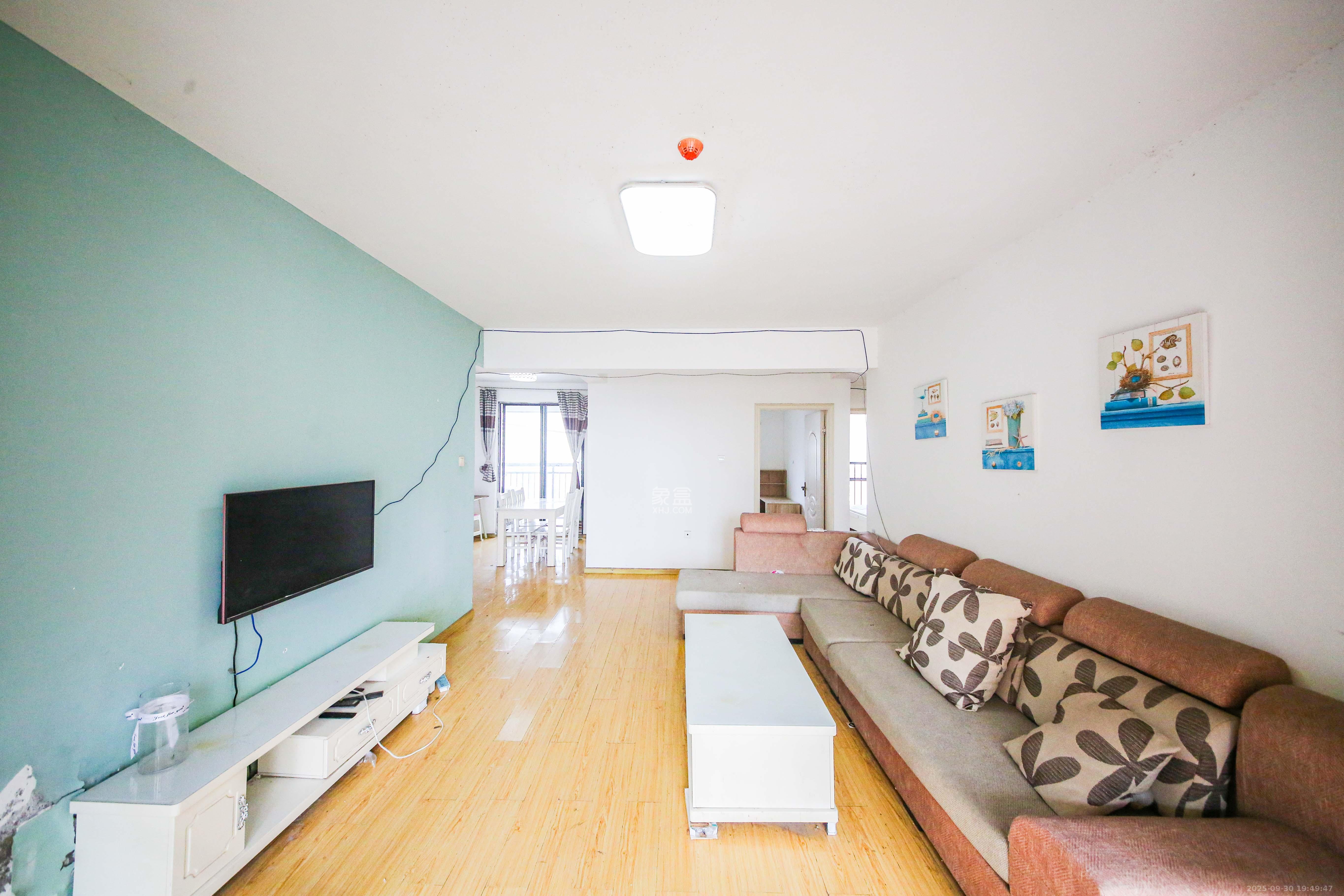 龙骧佳苑 4室2厅2卫 96.0万 龙骧佳苑 4室2厅2卫 96.0万客厅