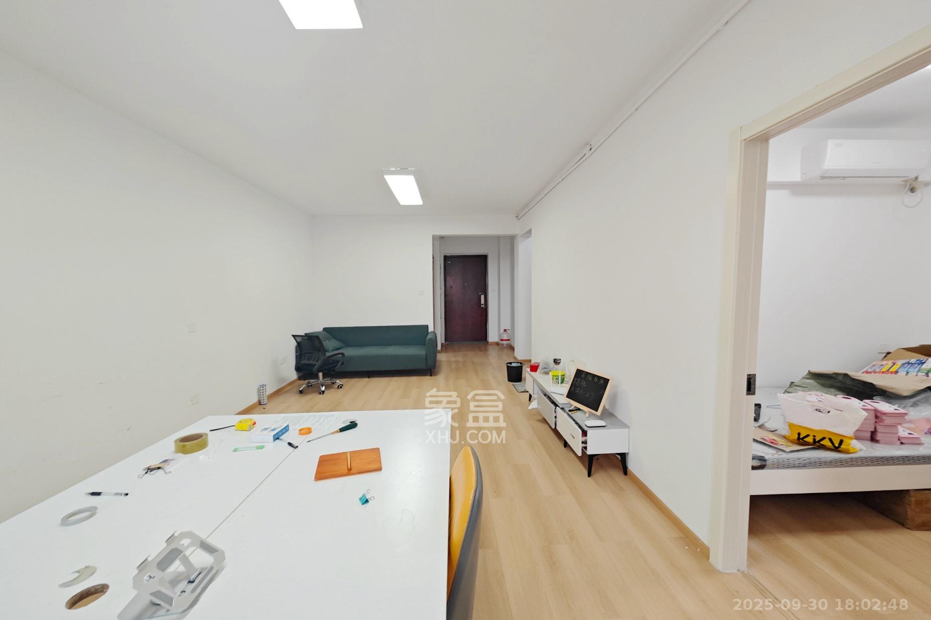建发中央悦府  3室2厅1卫    140.0万客厅