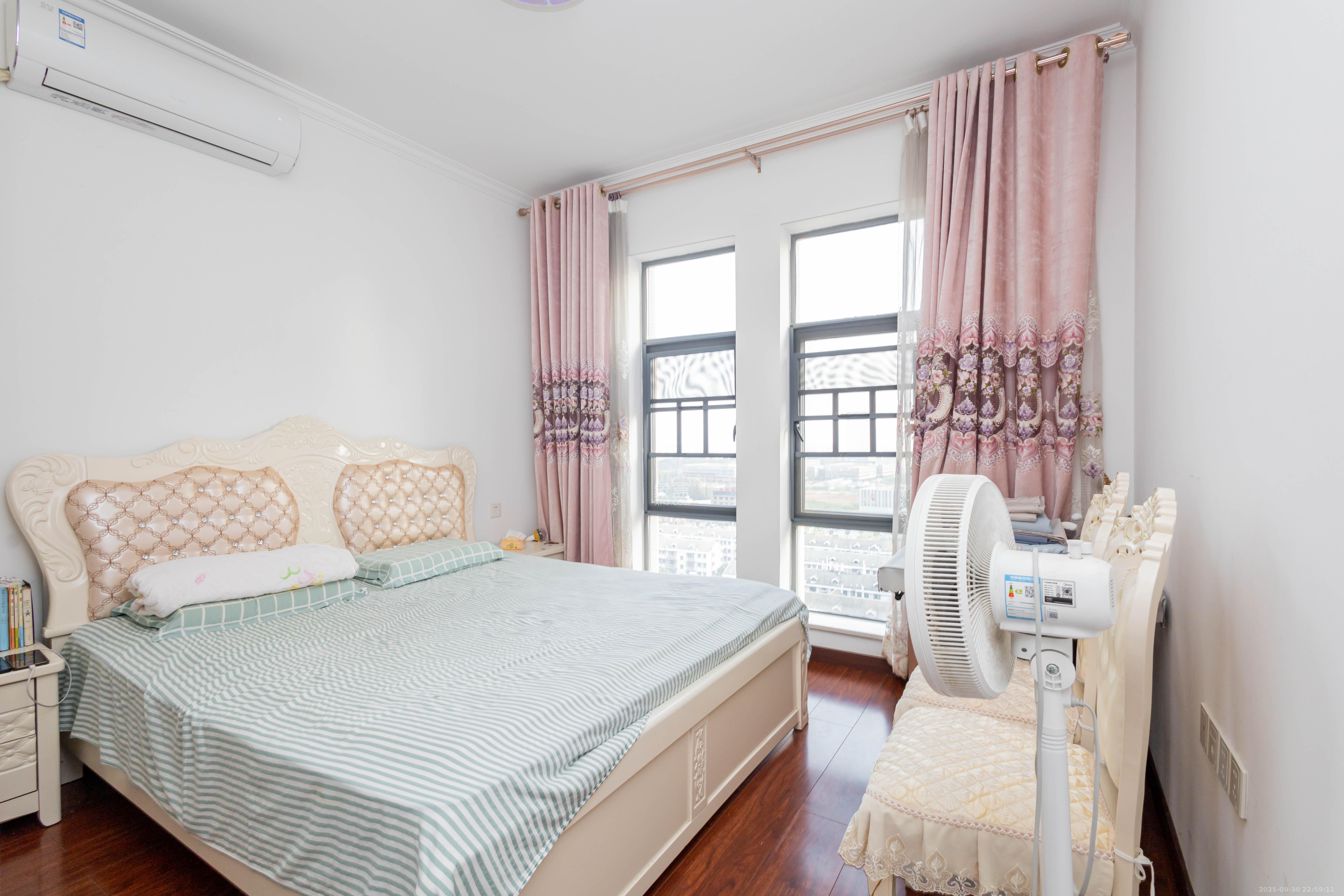 中房瑞致国际  3室2厅2卫    112.0万卧室