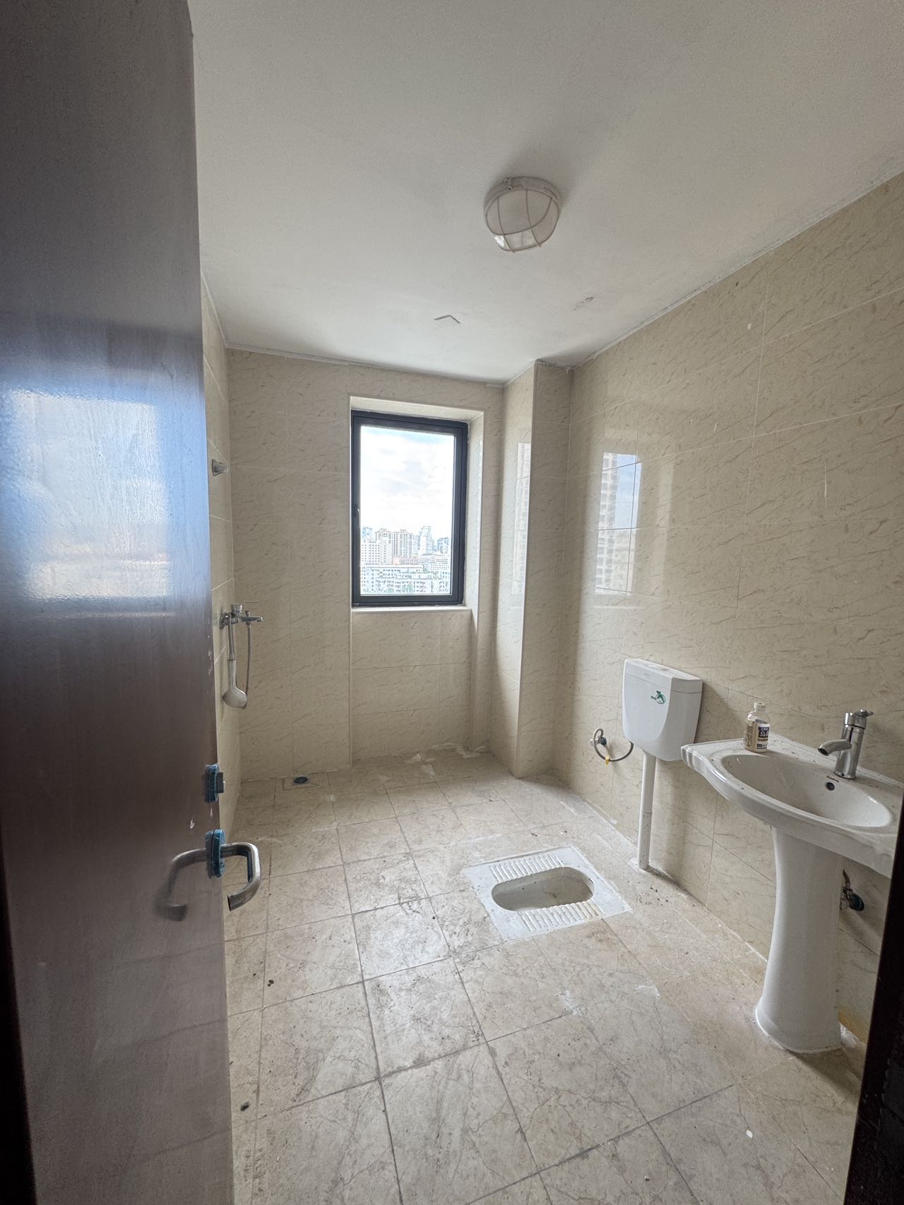 龙城新景  3室2厅2卫    153.0万客厅