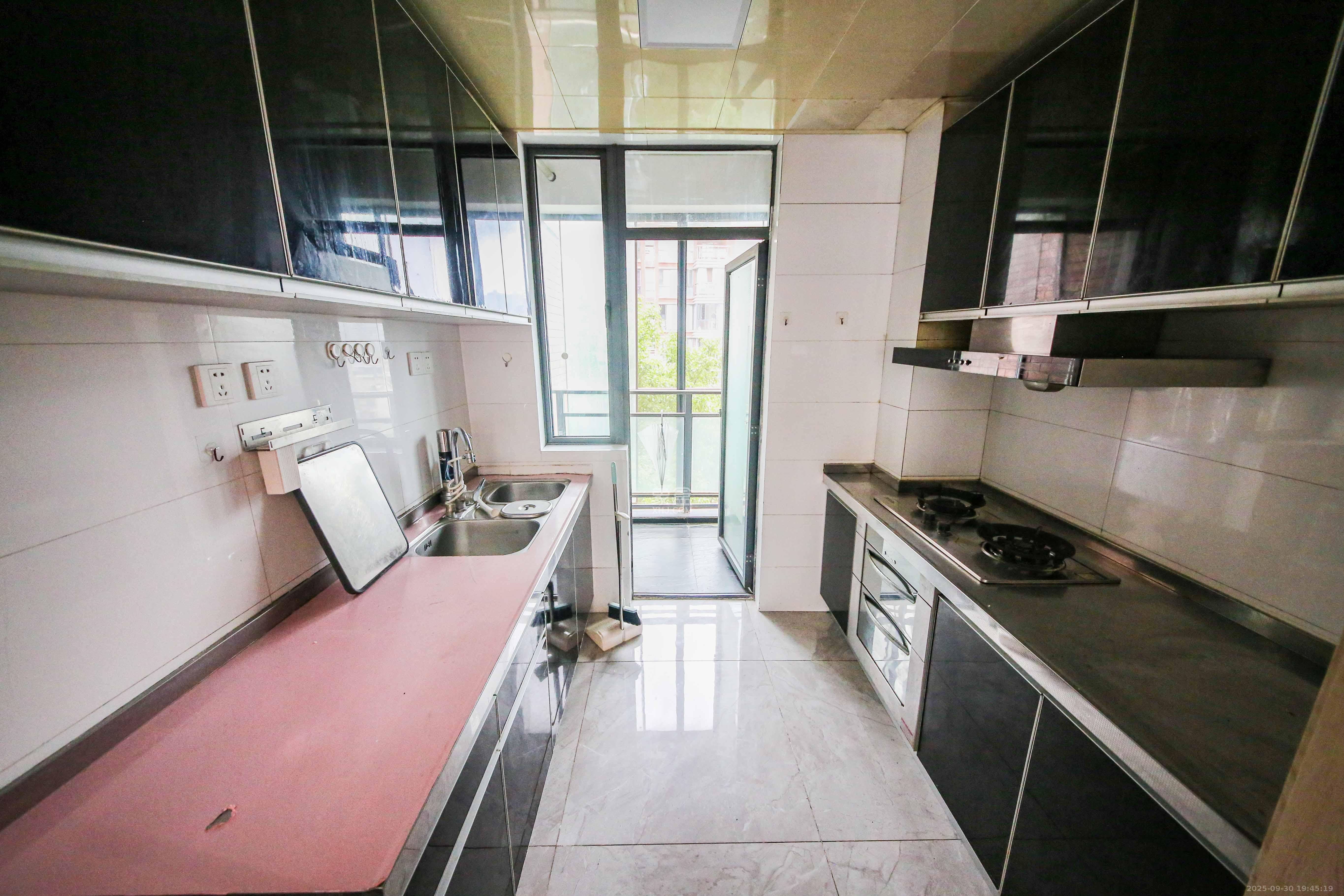 奥林匹克花园  2室2厅1卫    66.0万 奥林匹克花园  2室2厅1卫    66.0万厨房