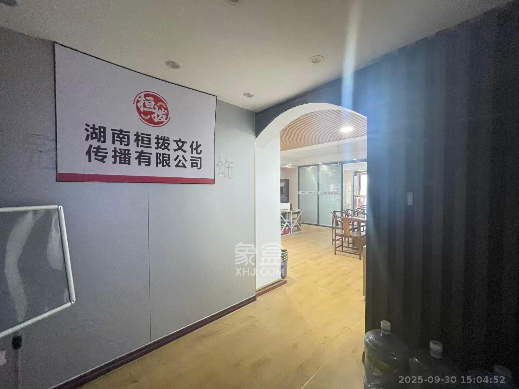 高桥现代商贸城  4室2厅1卫    4000.0元/月 高桥现代商贸城  4室2厅1卫    4000.0元/月室内图