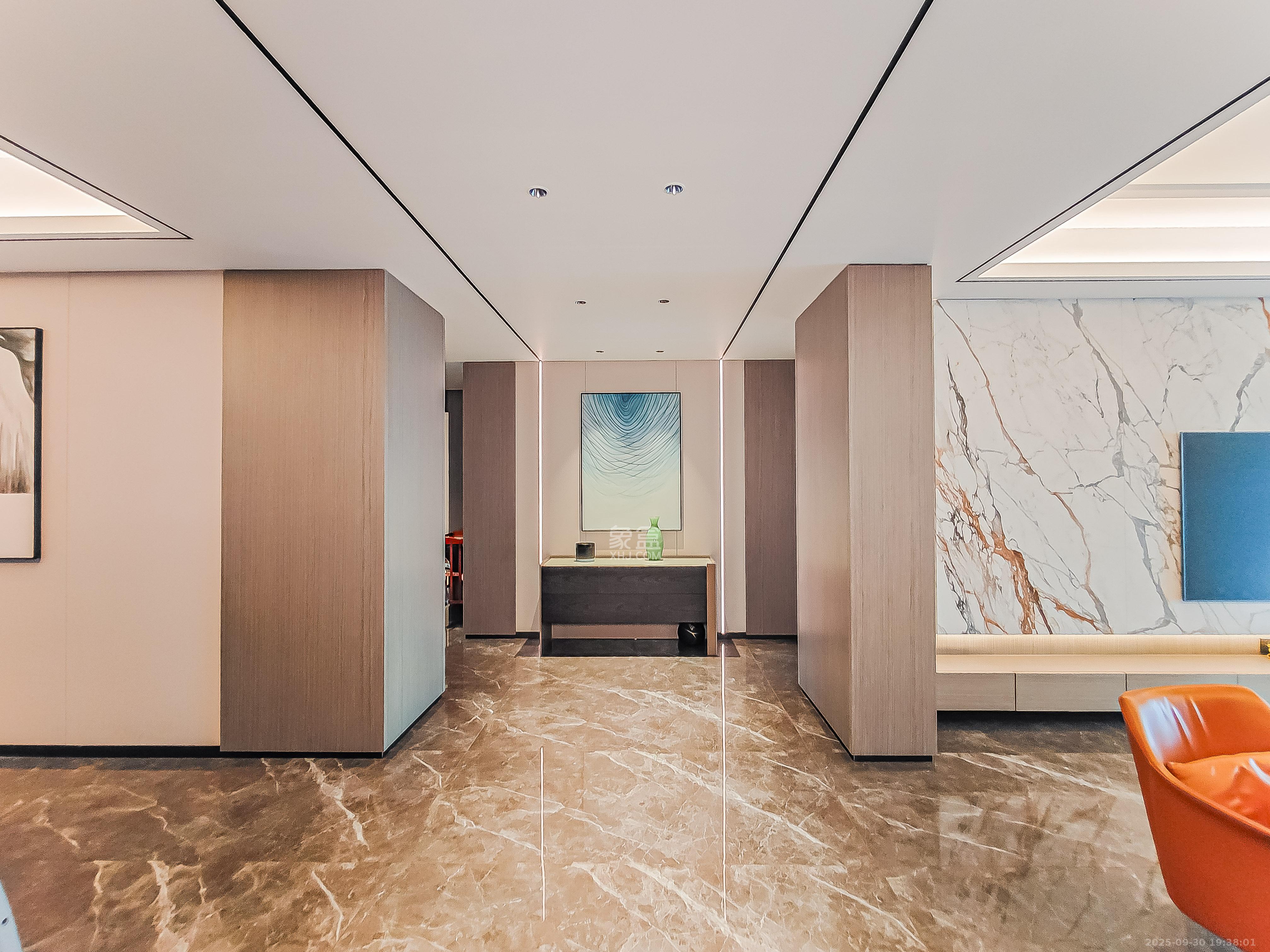 中建江山壹号  1室2厅4卫    880.0万客厅