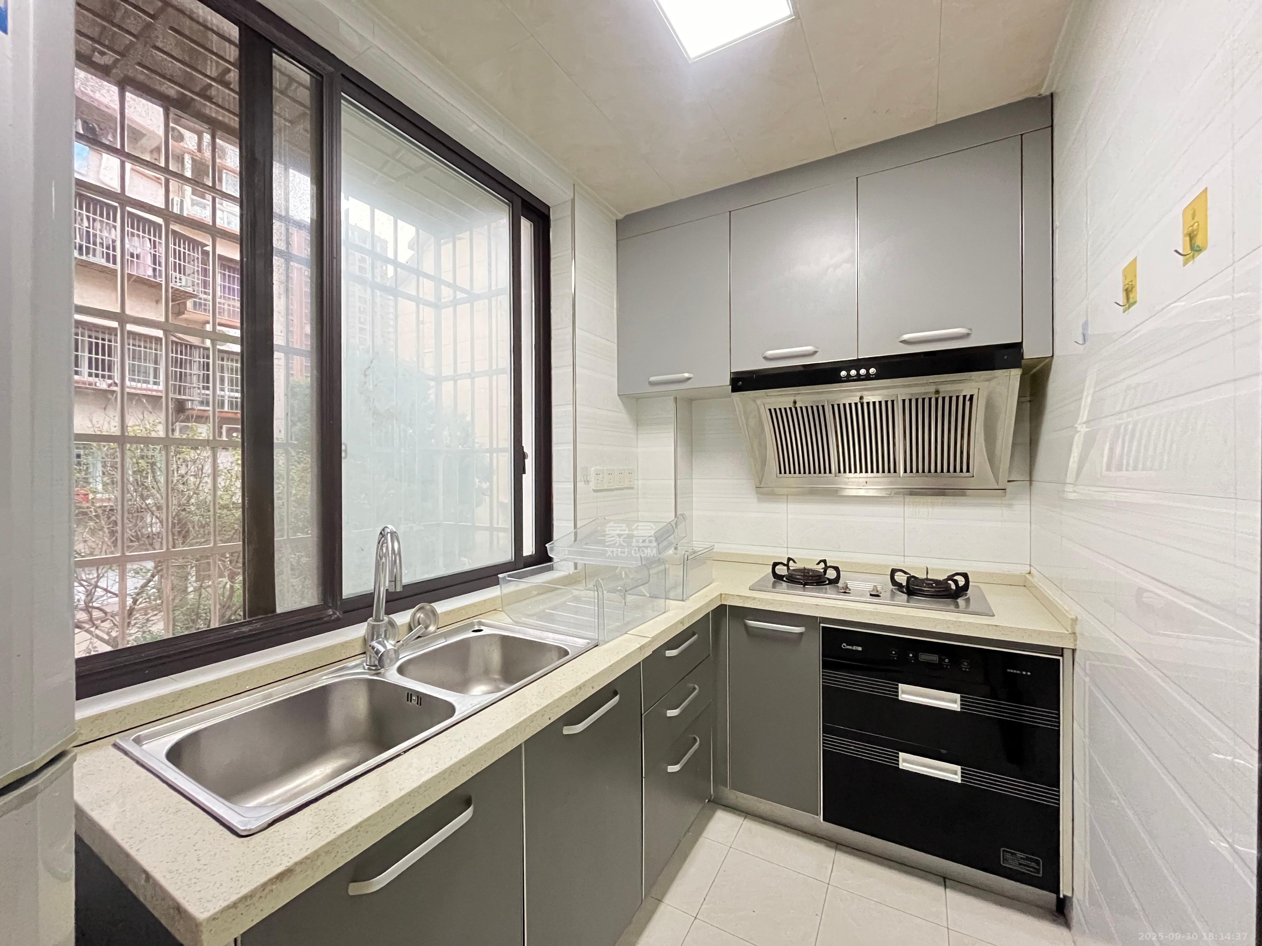 老灯泡厂宿舍（啤酒厂宿舍）  2室2厅1卫    2300.0元/月室内图