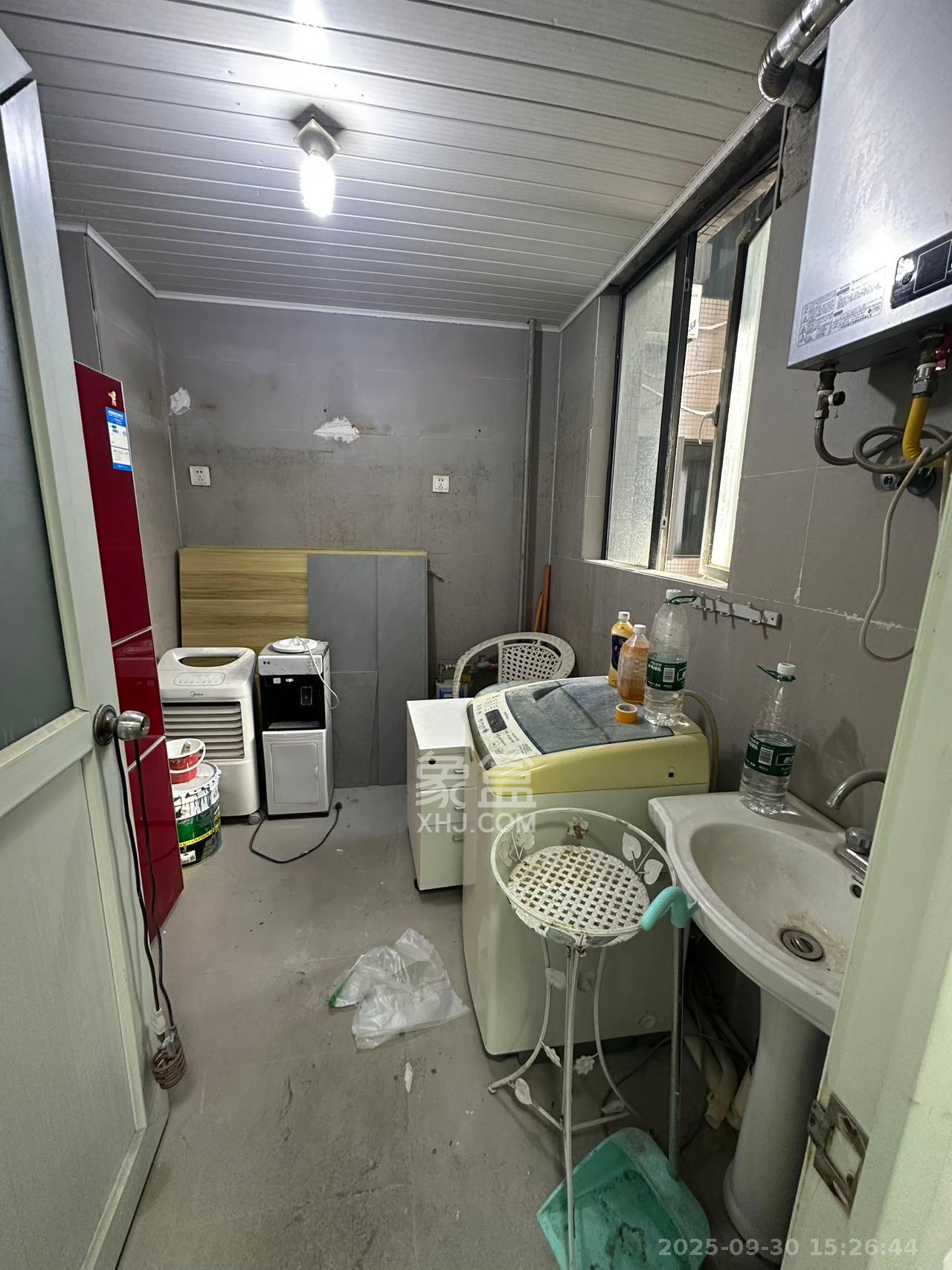 五一大道202(中环壹世界) 3室1厅1卫 3800.0元/月 五一大道202(中环壹世界) 3室1厅1卫 3800.0元/月室内图