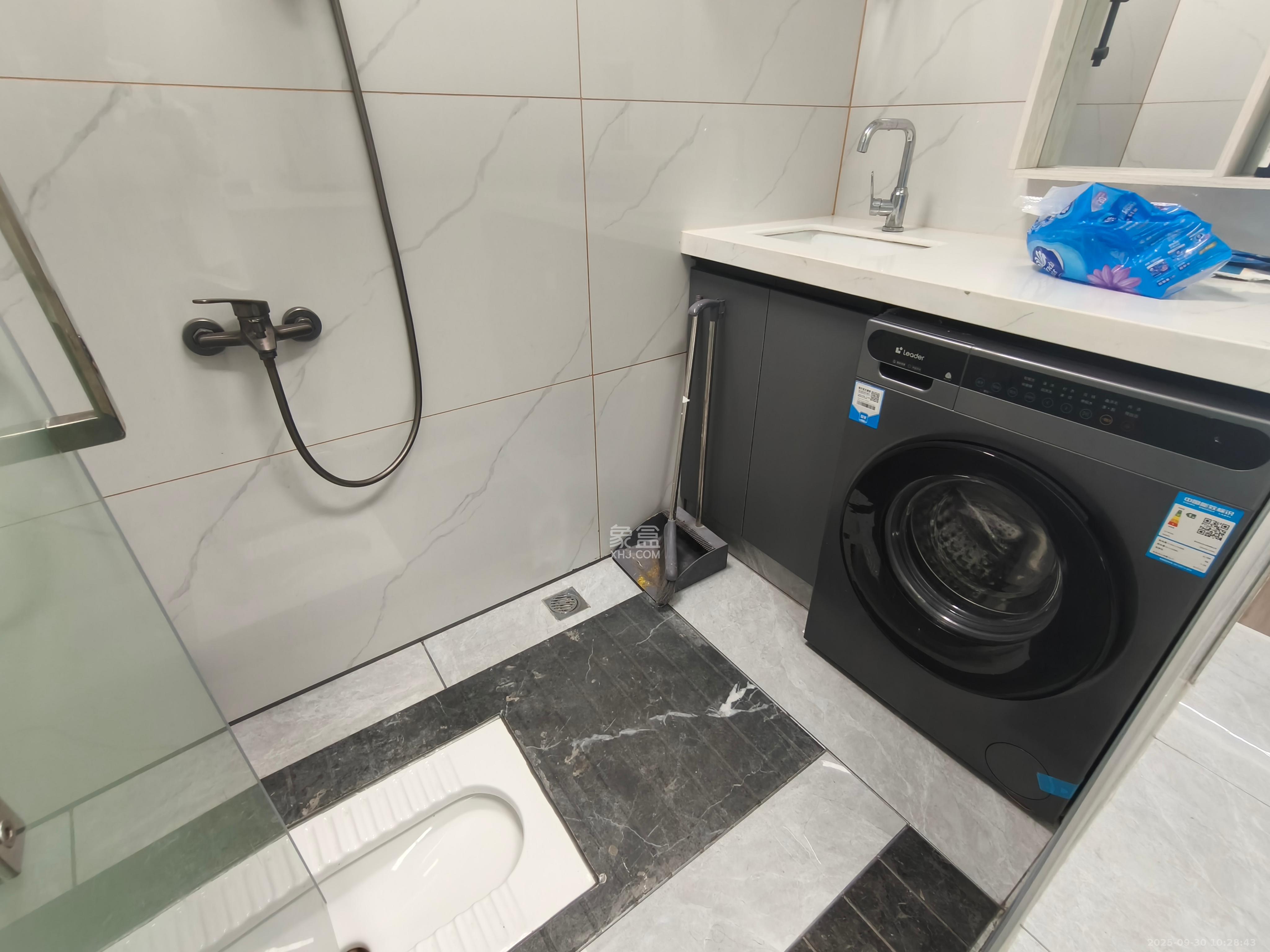 华润置地中心 1室0厅0卫 2300.0元/月 华润置地中心 1室0厅0卫 2300.0元/月室内图