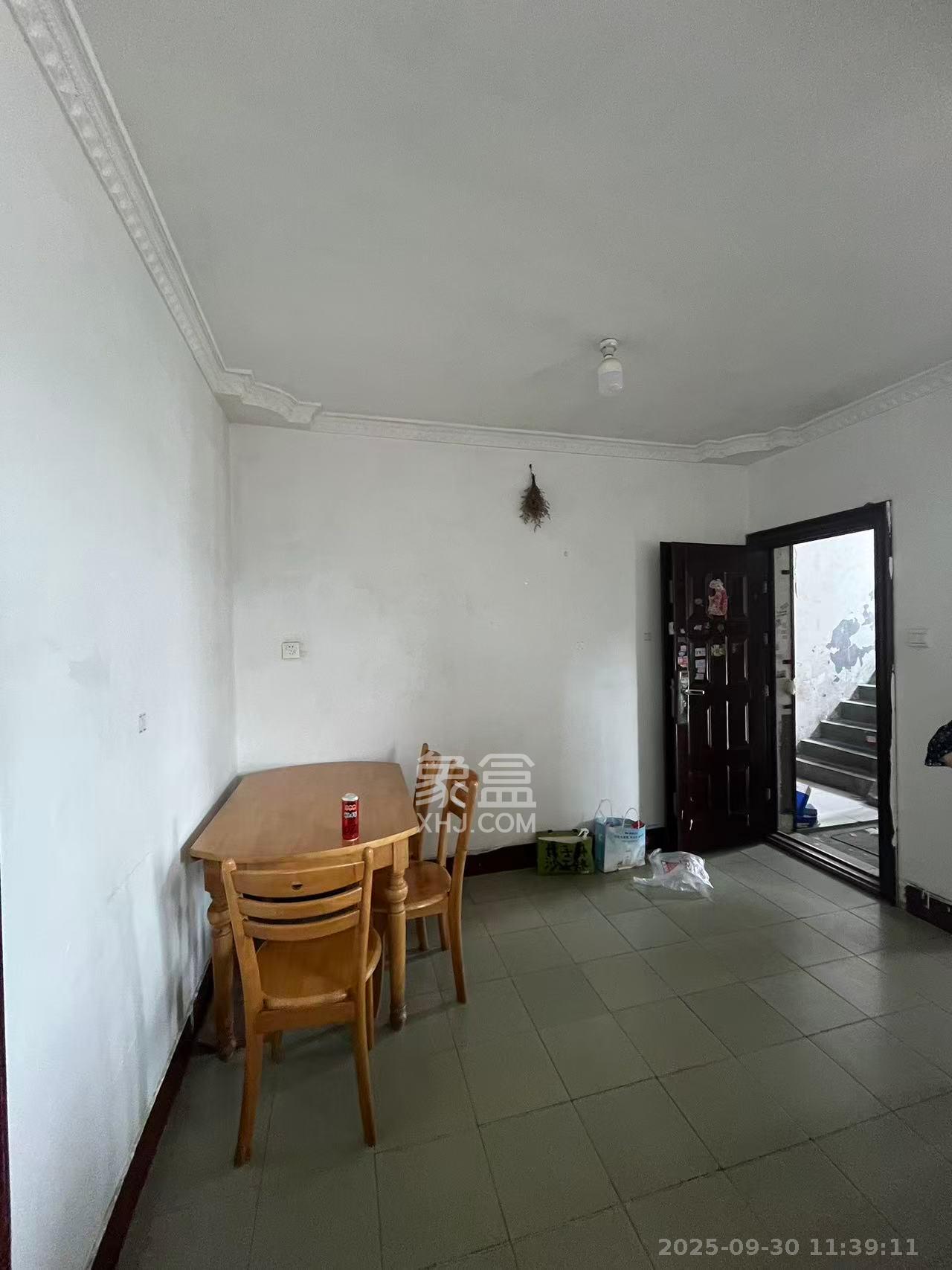 涂家冲社区(涂新小区、农商银行宿舍)  2室1厅1卫    1600.0元/月 涂家冲社区(涂新小区、农商银行宿舍)  2室1厅1卫    1600.0元/月室内图