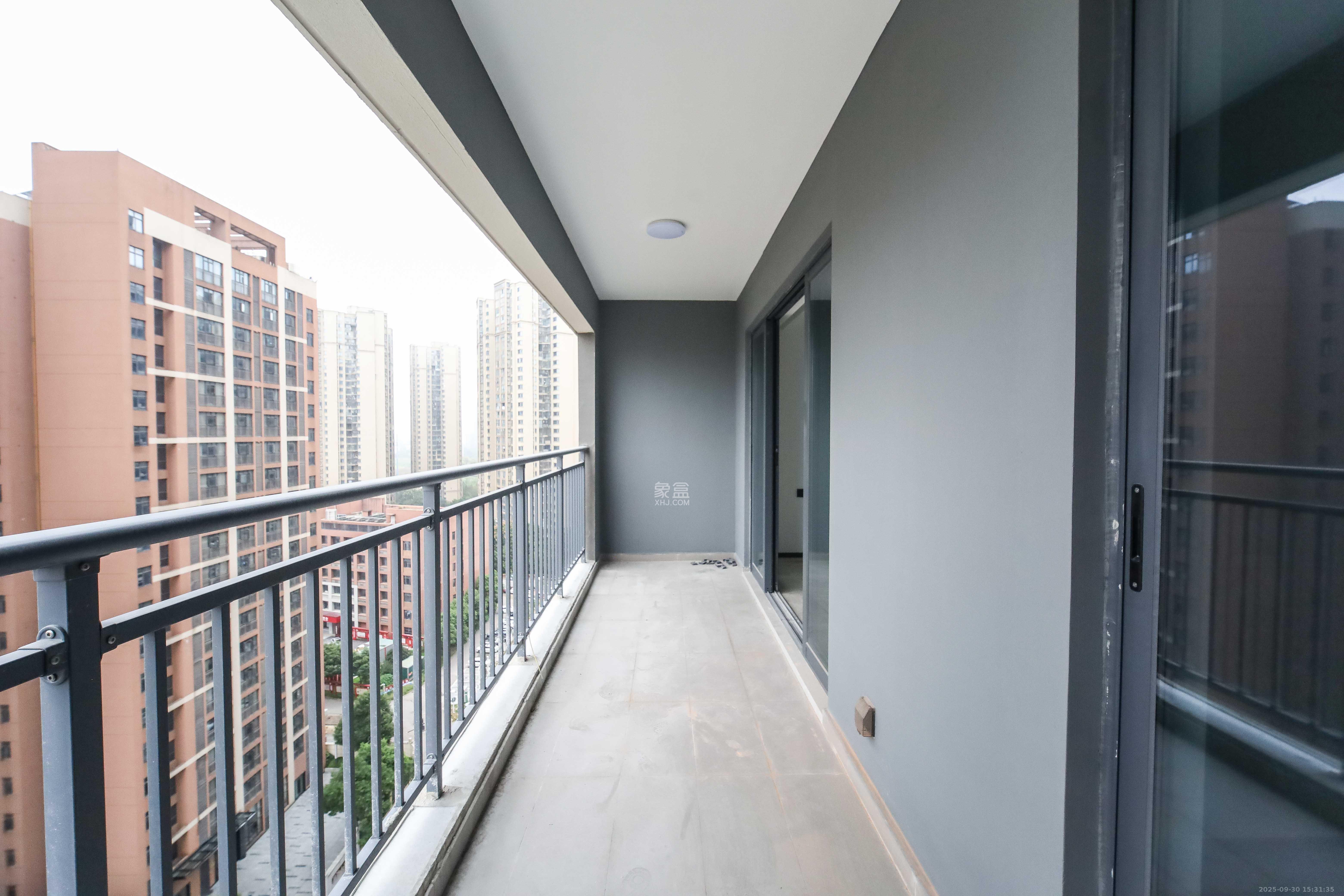 德奥上河城章  4室2厅2卫    228.0万阳台