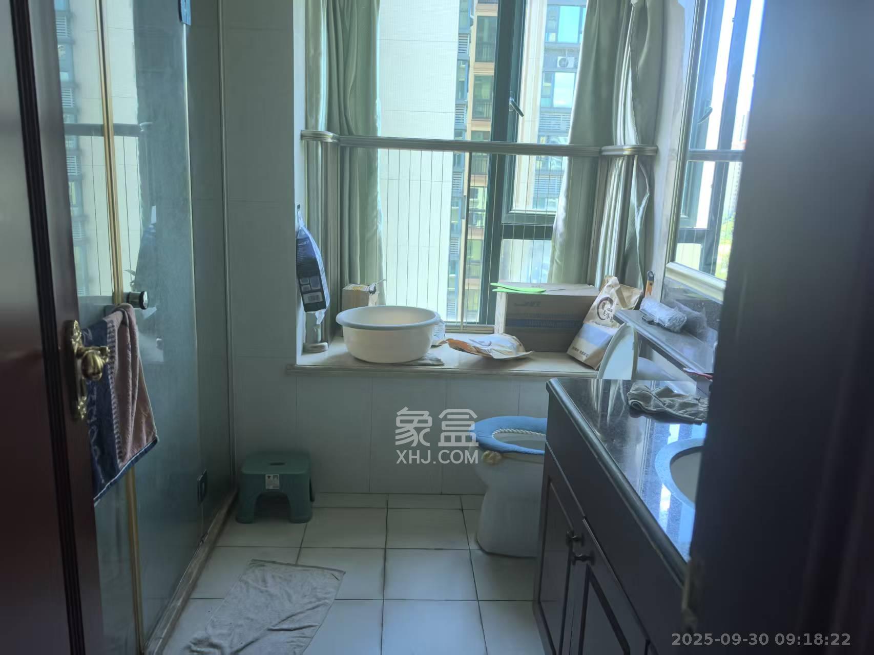 恒大城 4室2厅2卫 2600.0元/月 恒大城 4室2厅2卫 2600.0元/月室内图