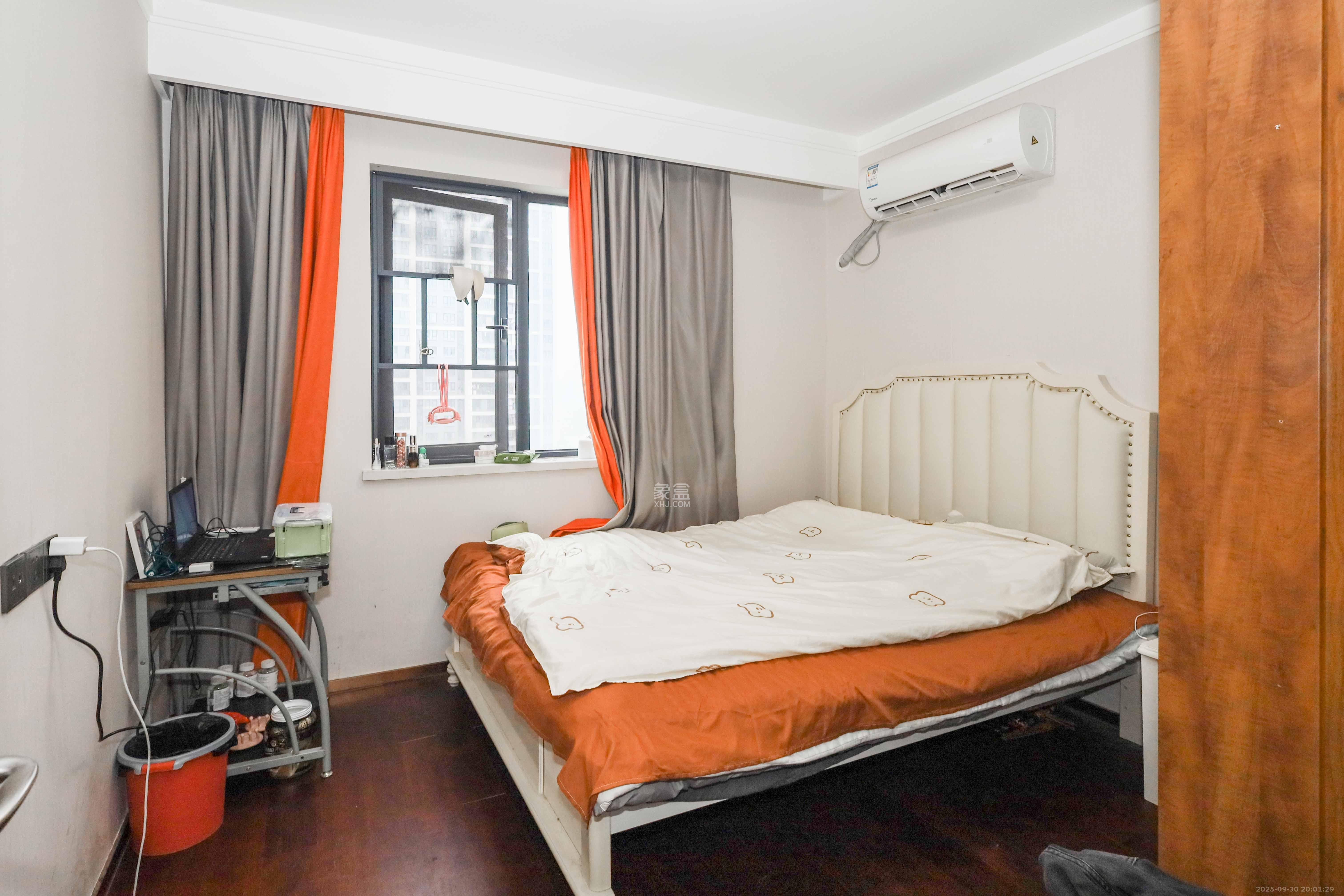 梅溪悦章  4室2厅2卫    180.0万卧室