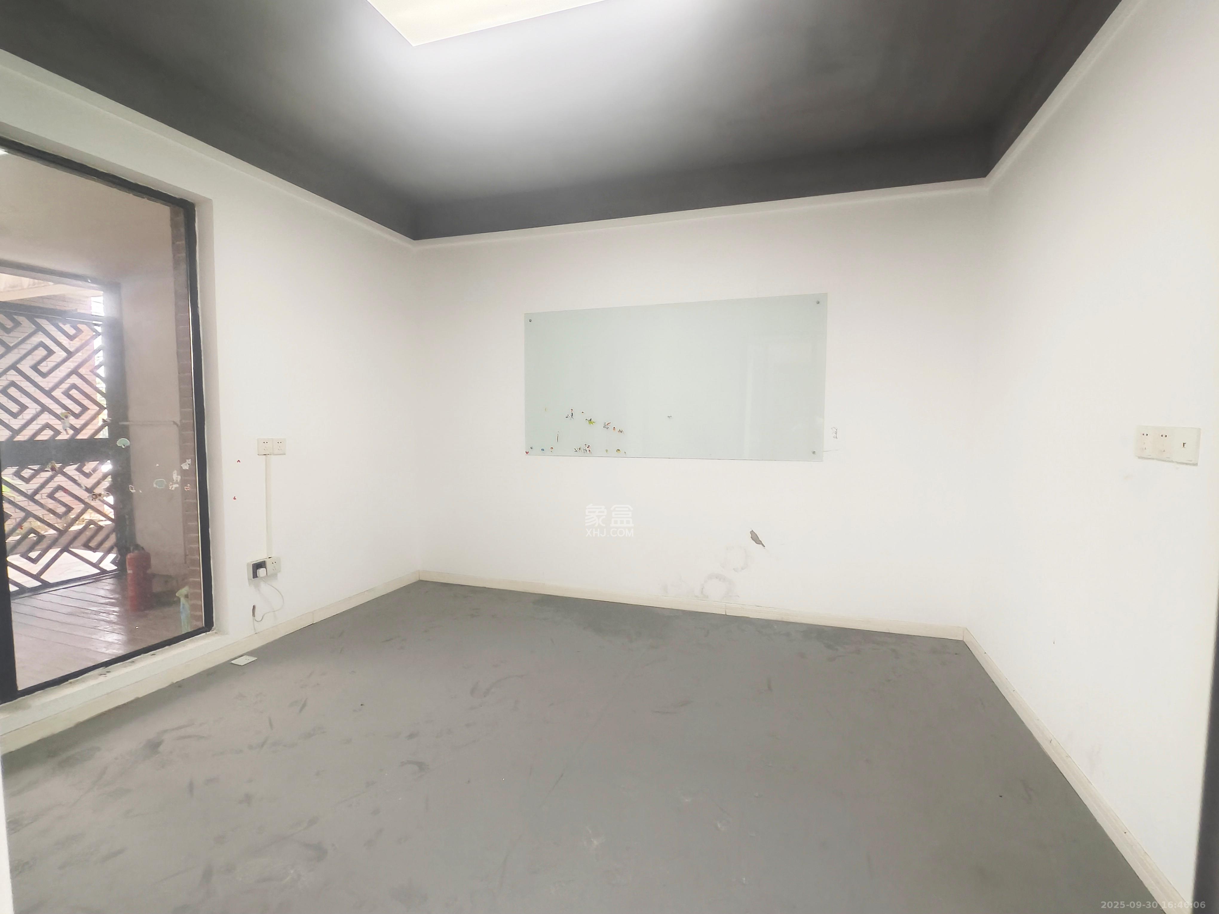 万科城 5室2厅2卫 7000.0元/月 万科城 5室2厅2卫 7000.0元/月室内图