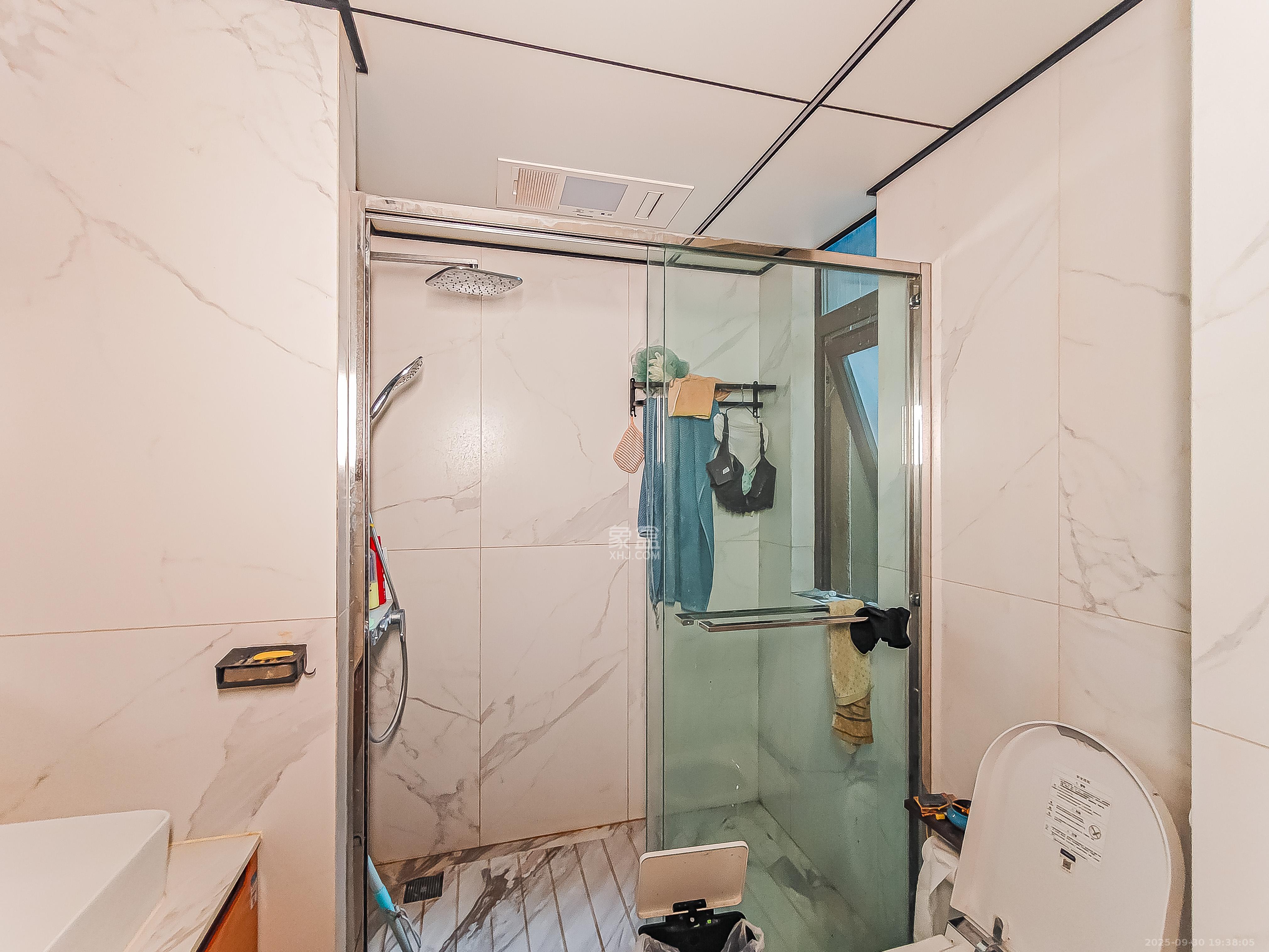 中建江山壹号  1室2厅4卫    880.0万卫生间